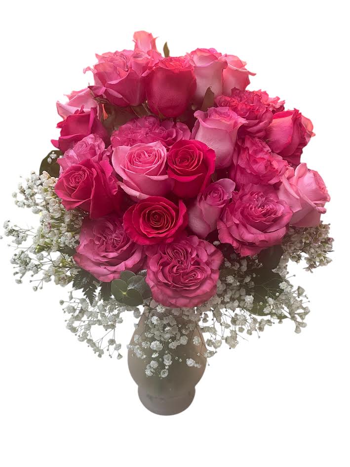 Pink rose bouquet in a vase with baby's breath
