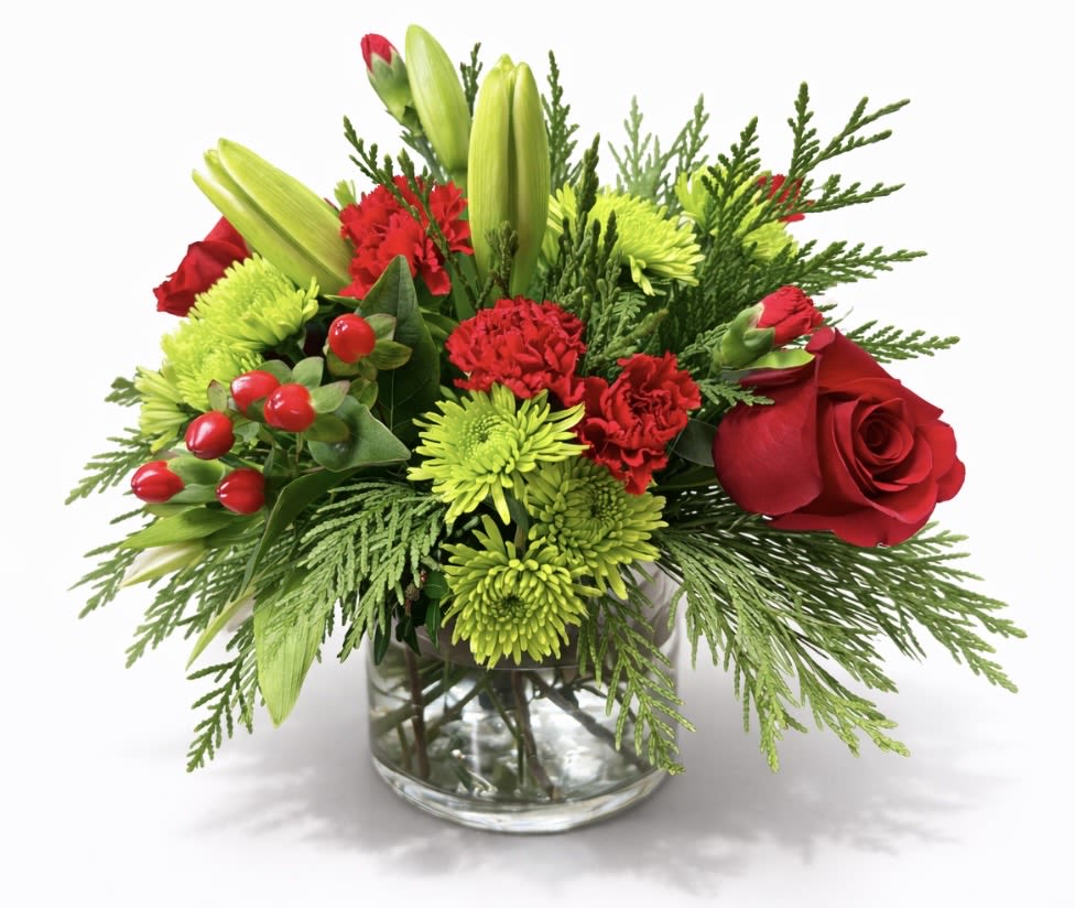 Red roses and green chrysanthemums in a glass vase
