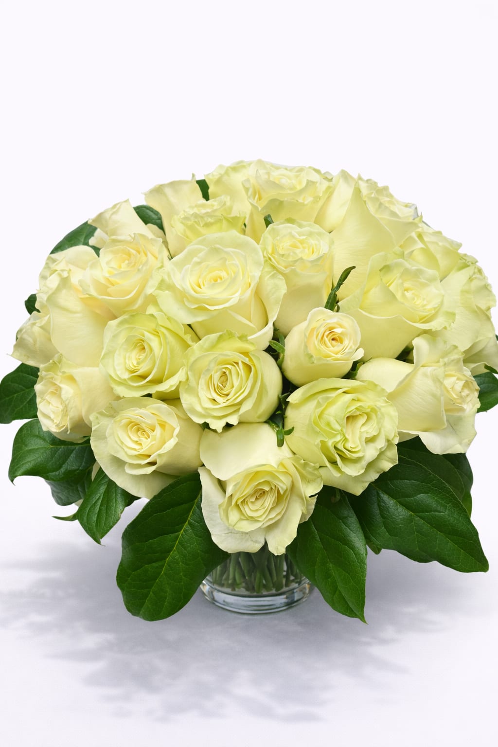 Bouquet of pale yellow roses in a clear glass vase