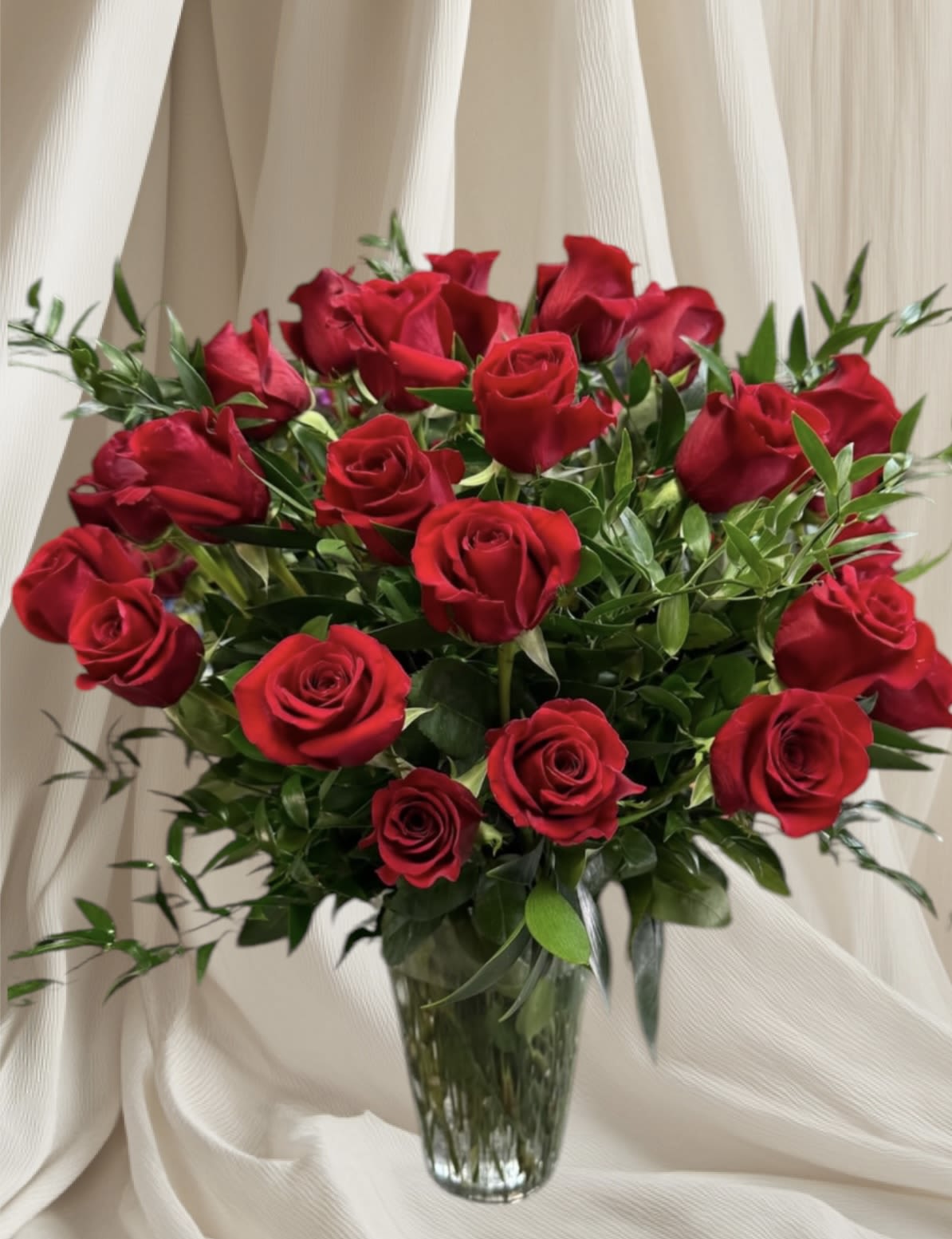 Bouquet of red roses in a clear glass vase
