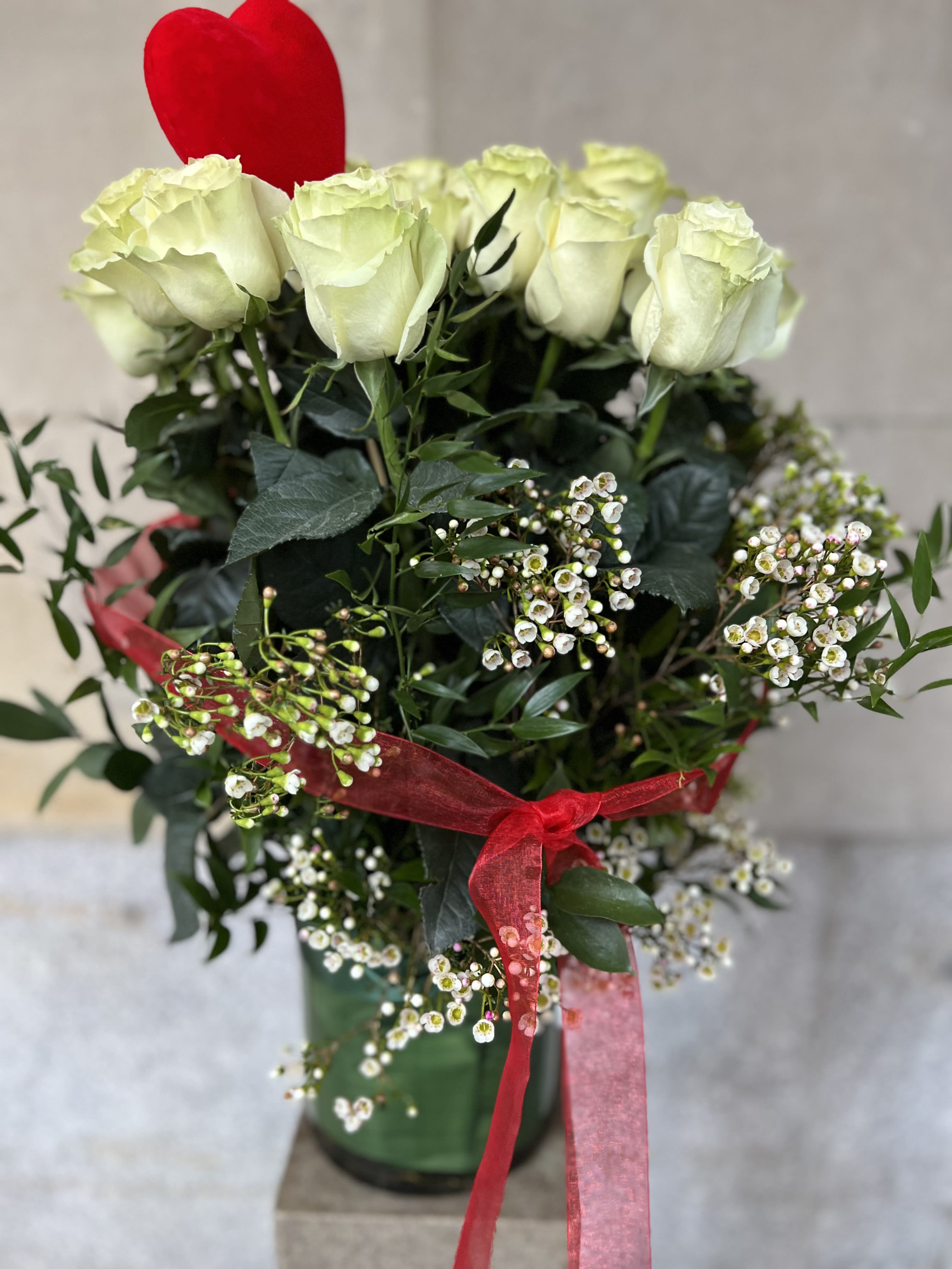 SWEETHEART 6 / WHITE COLOR ROSES  - We are pleased to highlight our exquisite collection of long-stemmed roses, expertly arranged by Flowers by Philip. These classic arrangements, accented with seasonal foliage, are available in three stunning options:  * **Standard Version:** Dozen long-stemmed roses  * **Deluxe Version:** Dozen and a half long-stemmed roses  * **Premium Version:** Two dozen long-stemmed roses   For a truly unforgettable gift, choose the timeless elegance of long-stemmed roses by Flowers by Philip.