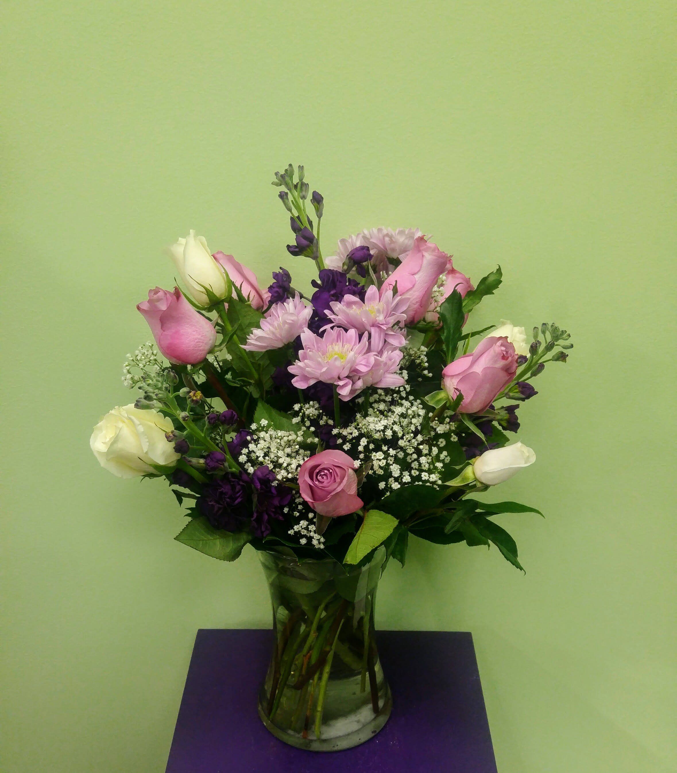 Mixed pink and white flowers in a clear glass vase