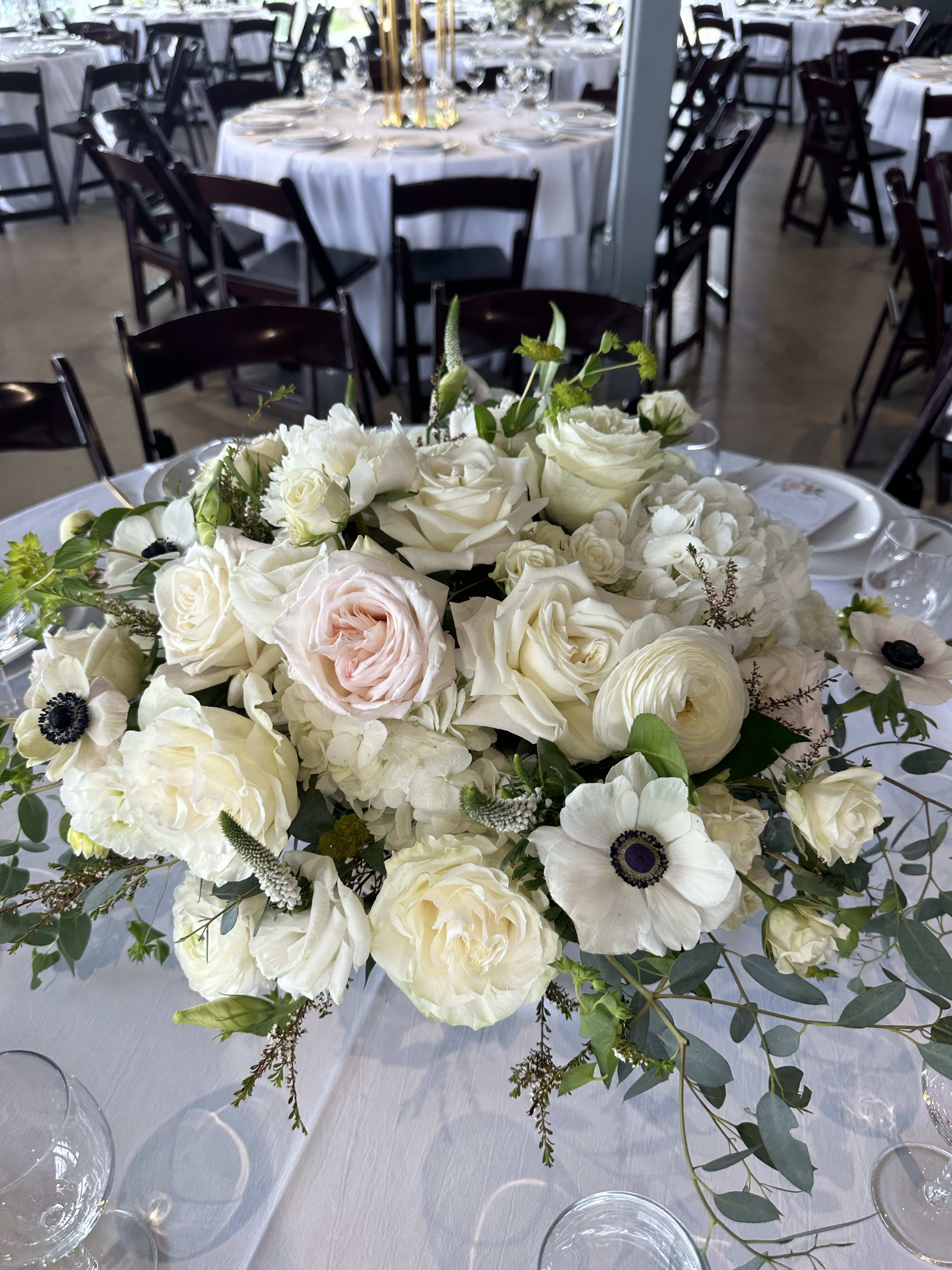  Weddings Flowers - An elegant ,high -end centerpiece  designed for luxury events and refined celebration.Lush blooms are artfully arranged to create a soft yet opulent statement ,perfect for weddings ,private parties ,hotels ,and upscale gathering . Available any color palette upon request .All0wing each arrangement to be fully customized to you're events vision .Crafted. with premium flowers for a timeless ,sophisticated finish . select is a Small -Medium size