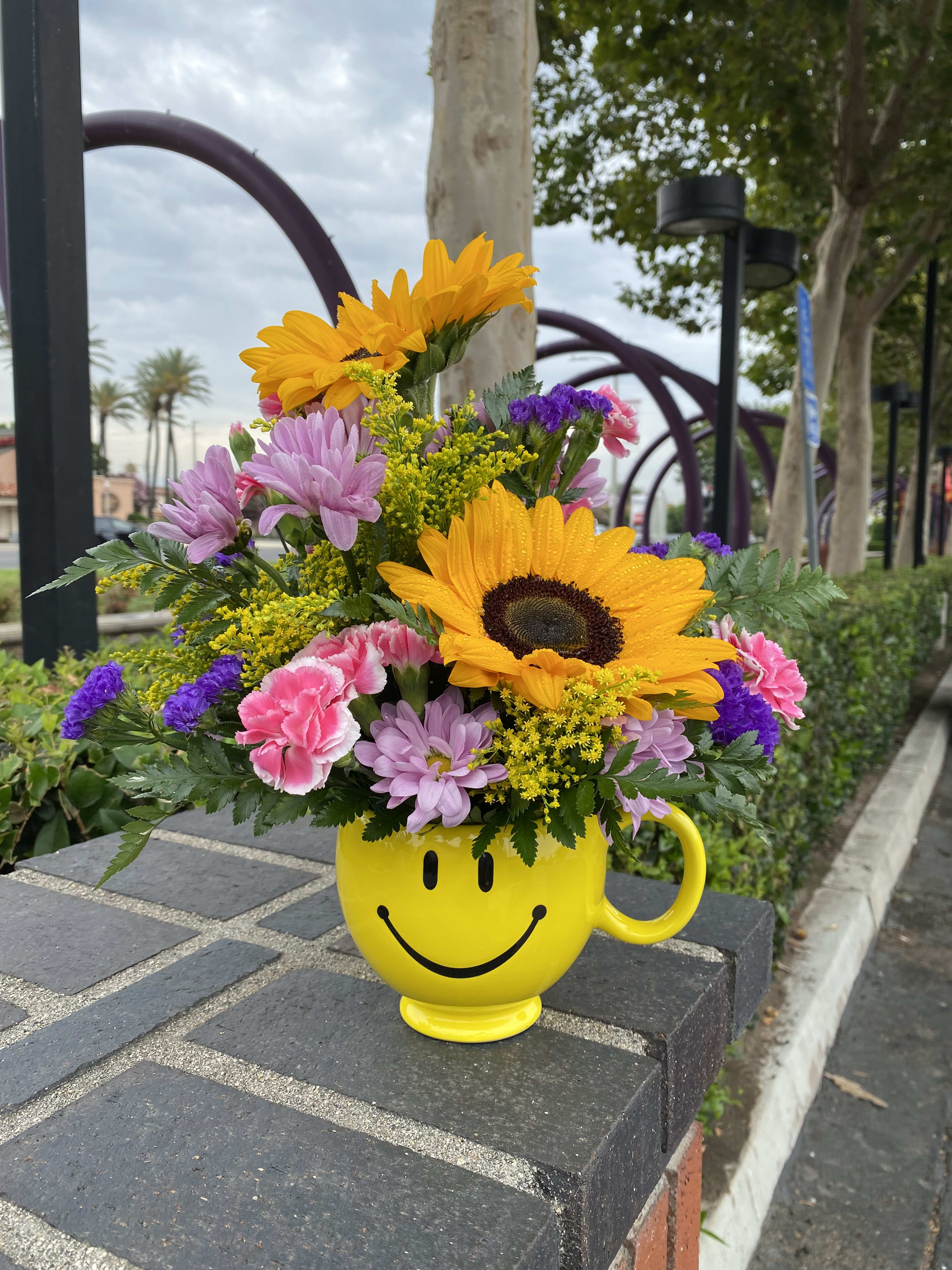 Back to school Smile  - Smile and have a good day with beautiful flower arrangements for Admin Professionals. They're the perfect way to brighten any desk. Sending you a smile this cute little arrangement makes anyones sad day turn into a beautiful day put a smile on your love ones face customize your flowers by calling us and letting us know what type and color you want