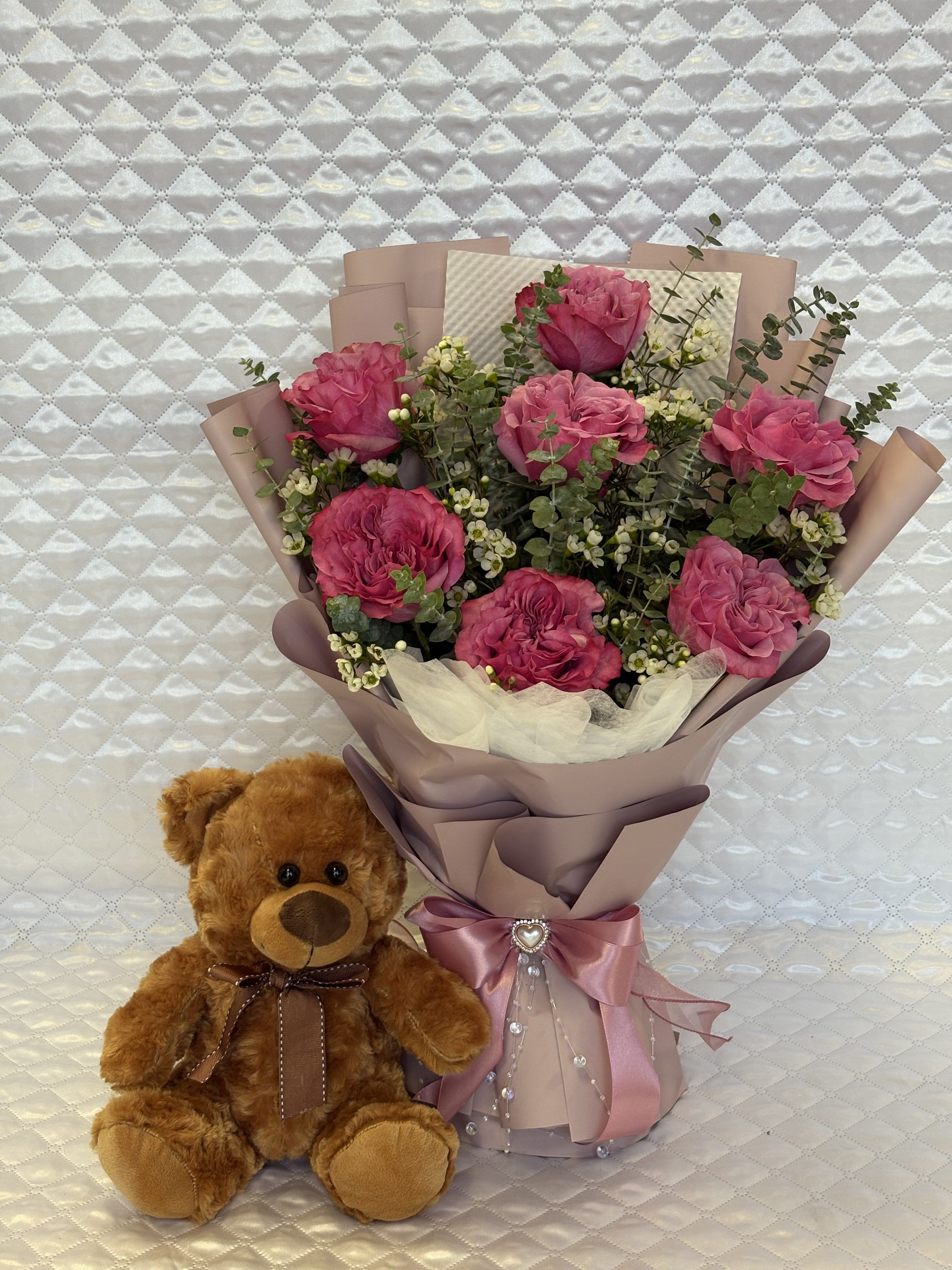 Pink rose bouquet with a teddy bear and satin ribbon