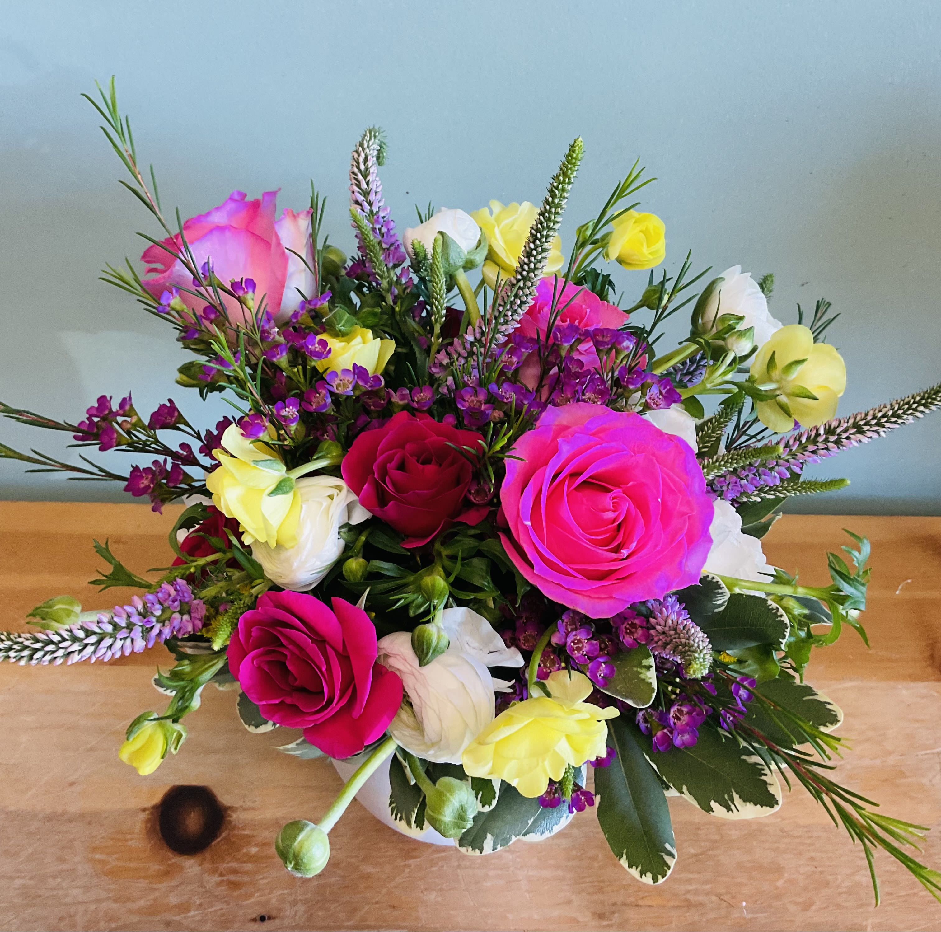 Fantastic Flowers - A wonderful mix of fresh, in‑season flowers arranged in a breezy, natural style. We’ll do our best to match the look of the photo while using the freshest blooms available. Designed in a low glass or ceramic bowl, this arrangement lets the beauty of seasonal flowers come to life in a vibrant, uplifting display. 