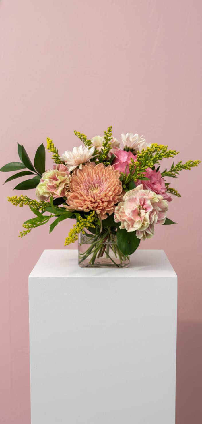 Sarah Centerpiece (soft &amp; whimsical ) - A soft and whimsical way to spread cheer! Whether sending best wishes for a new baby, birthday or general cheer up, Sarah is a great gift for someone who is the lover of soft and pastel color palette  This arrangement is designer’s choice and flowers will vary from the picture.   Every effort will be made to recreate your chosen design. Please note that from time to time due to product availability and quality we may need to make substitutions. We will make sure to keep the original design in mind when making substitutions.