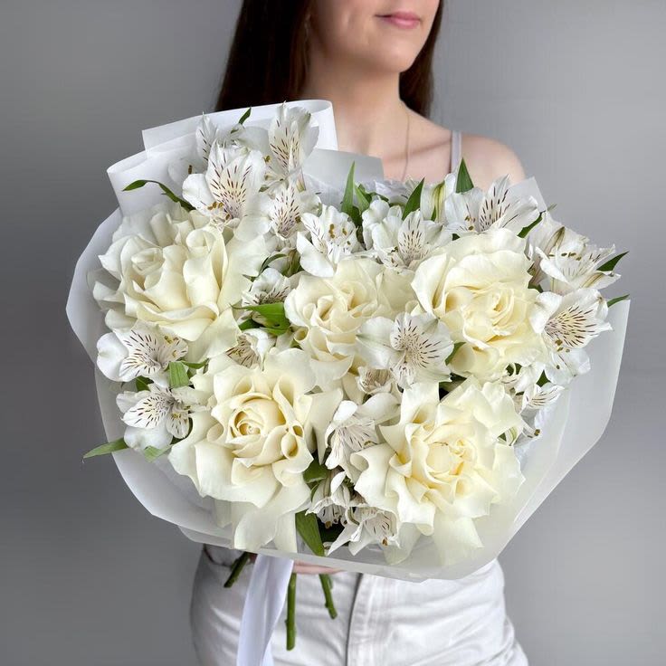 White cotton mixed bouquet - Perfect medium sized bouquet with  alstroemeria and French roses
