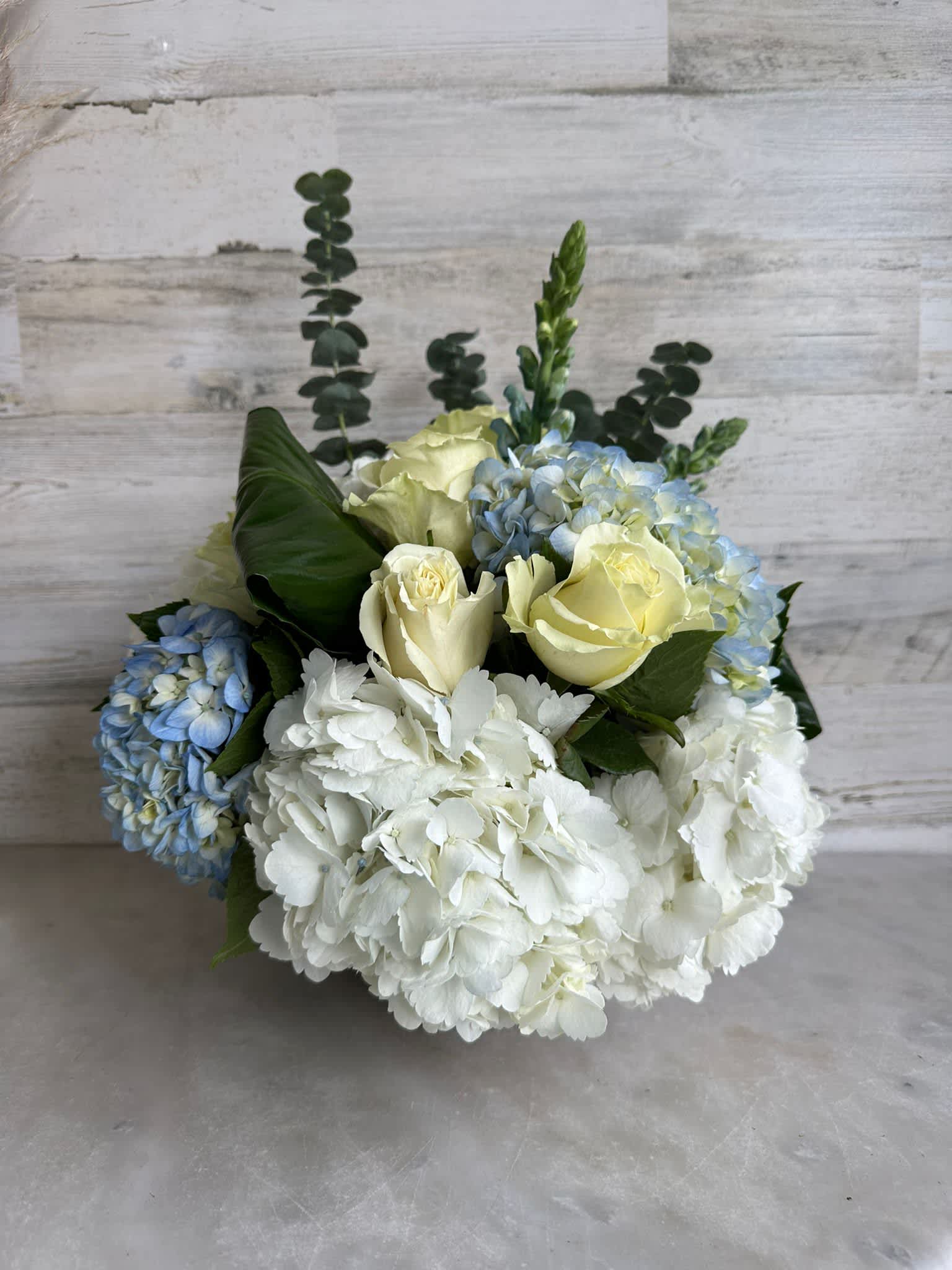 BLUE PETIT - ARRANGEMENT PERFECT FOR A NEW BABY BOY, CENTER PIECE FOR A PARTY OR SIMPLE ANY OCCASION.