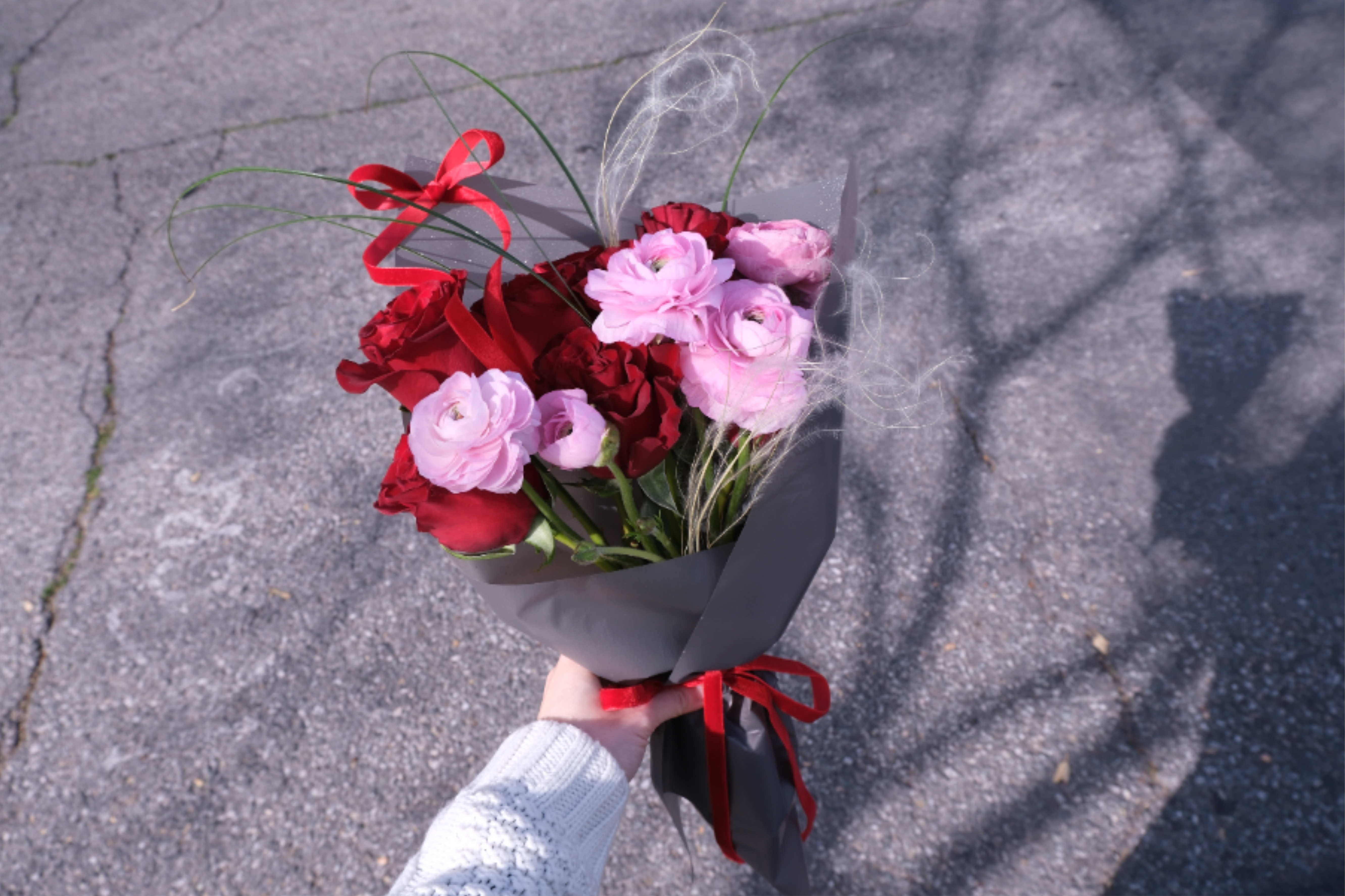  Sweet Rose &amp; Ranunculus Kiss   - A dreamy, romantic bouquet where red roses meet pink ranunculus in a soft blend of bold love and gentle sweetness. Designed with airy movement and layered petals, this arrangement feels tender, feminine, and full of heartfelt charm — perfect for anniversaries, birthdays, or sharing a moment of sweet love.
