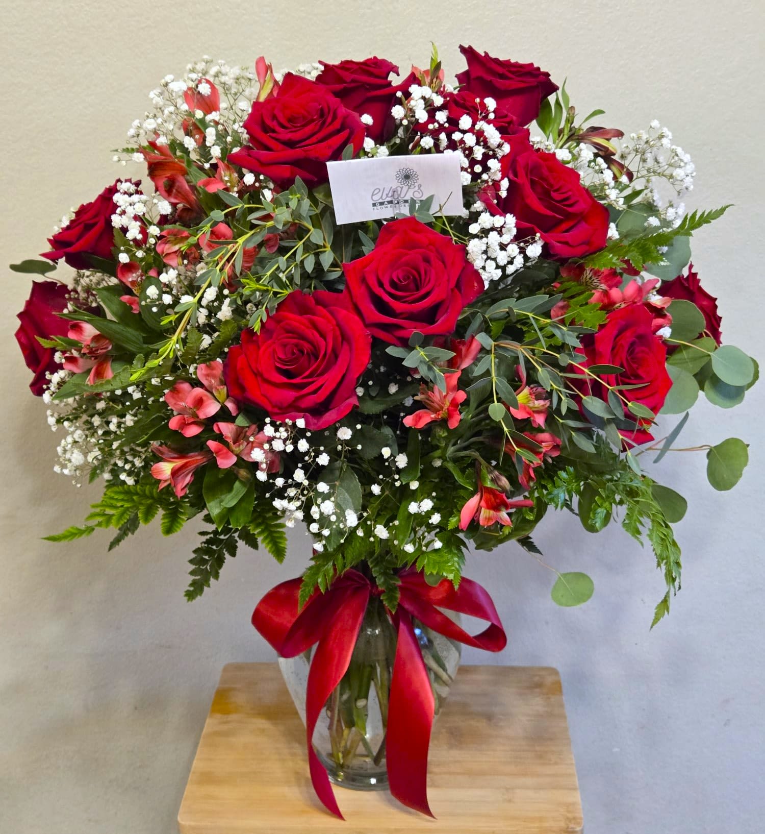 Bouquet of red roses with white baby's breath in a glass vase