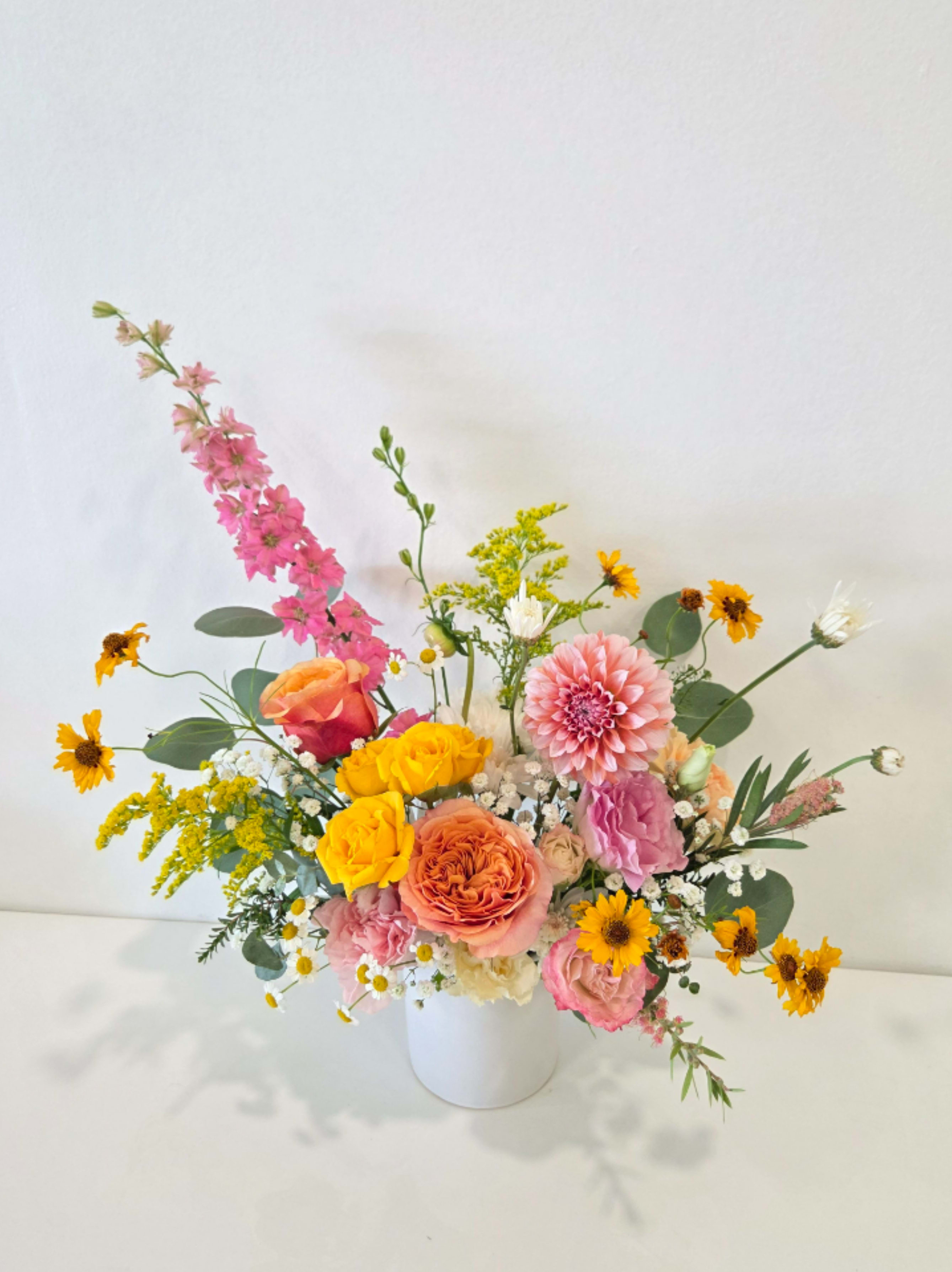 Morning glow  - Vase Arrangement  Store Hours Mon–Fri: 9:30 a.m. – 6:00 p.m. Sat: 9:00 a.m. – 4:00 p.m. Sun: Closed  Delivery Deliveries are typically made between 9:00 a.m. and 3:00 p.m. While we are unable to guarantee specific delivery times, we will always do our best to accommodate your requests. If you prefer a later afternoon delivery, please let us know in advance and we will try to accommodate. If your delivery address requires a gate code, please provide it to ensure smooth delivery.  Pick-Up If you need to pick up before 9:30 a.m., please text us directly to place your order. (Text: 714-715-1482) Please also try to pick up your order at the scheduled time. When pick-ups are delayed during busy time slots, it may affect other customers placing orders for the same time. We appreciate your understanding!  Please Note Your arrangement may vary slightly from the photos depending on seasonal availability and store stock. However, we will match the overall color palette and ensure your flowers are fresh and beautifully designed.  Thank you!!