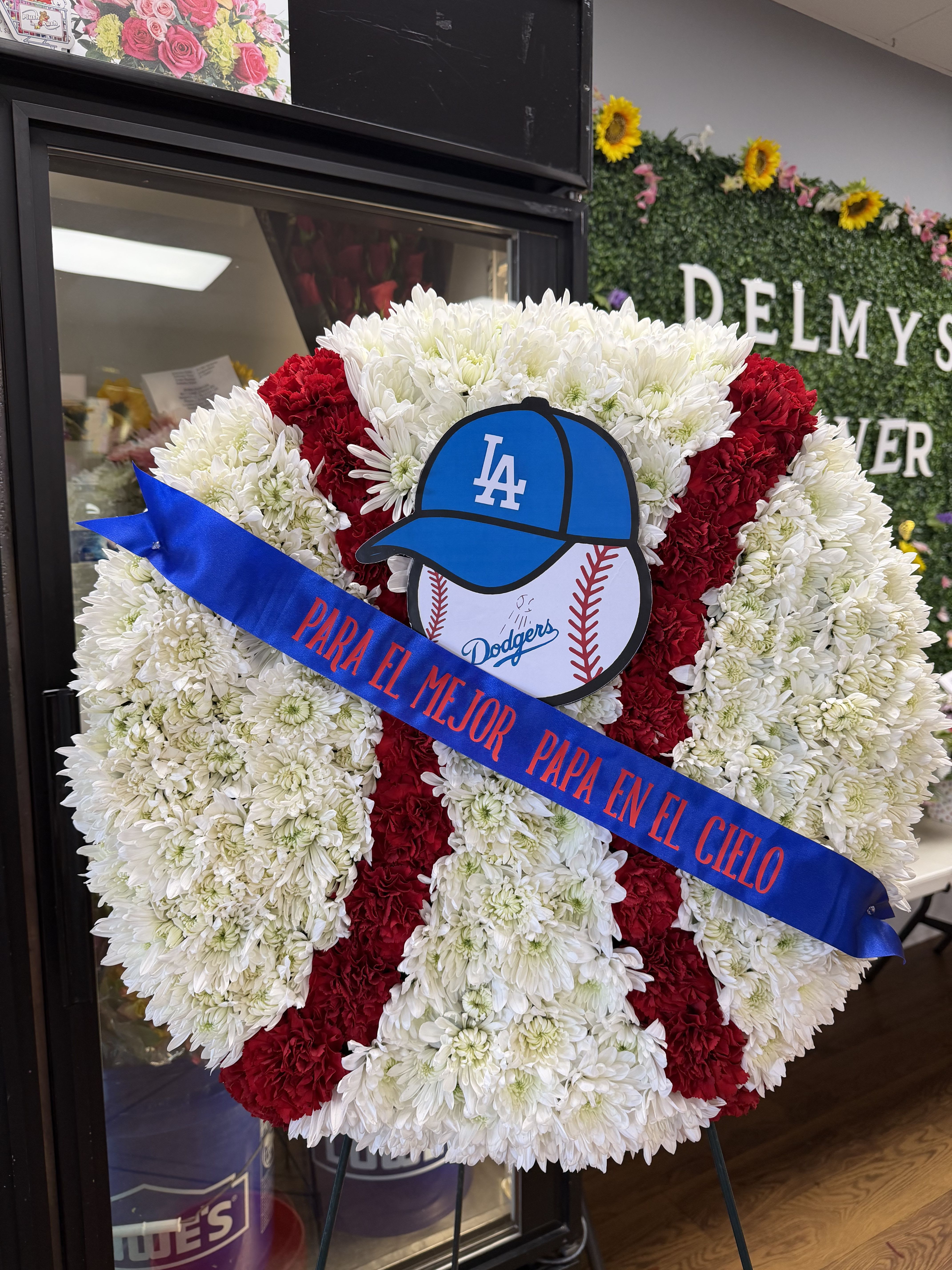 DODGERS BALL - DODGERS STANDING SPRY WITH A COSTUMIZED BLUE RIBBON WITH A PHRASE OF YOUR CHOICE MADE WITH ALL NATURAL FLOWERS