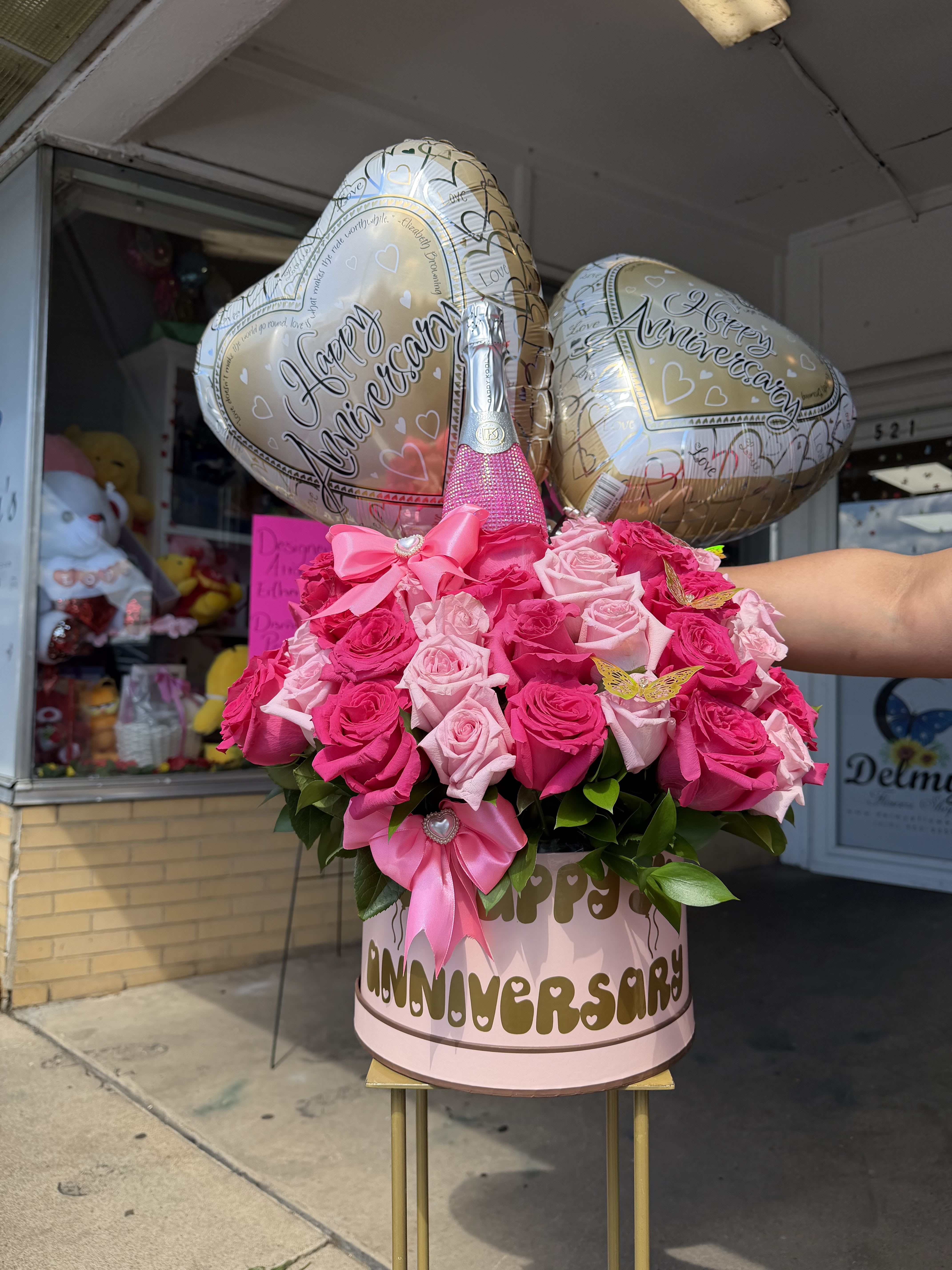 ANNIVERSARRY BOMB - BEAUTIFUL ALL PINK ARRANGEMENT IN A ROUND BOX FOR ANNIVERSARRY WITH A BUBBLY TOUCH AND 2 ANNIVERSARRY BALLOONS
