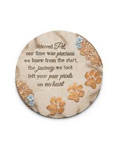 Round memorial plaque with paw prints and a pet remembrance message