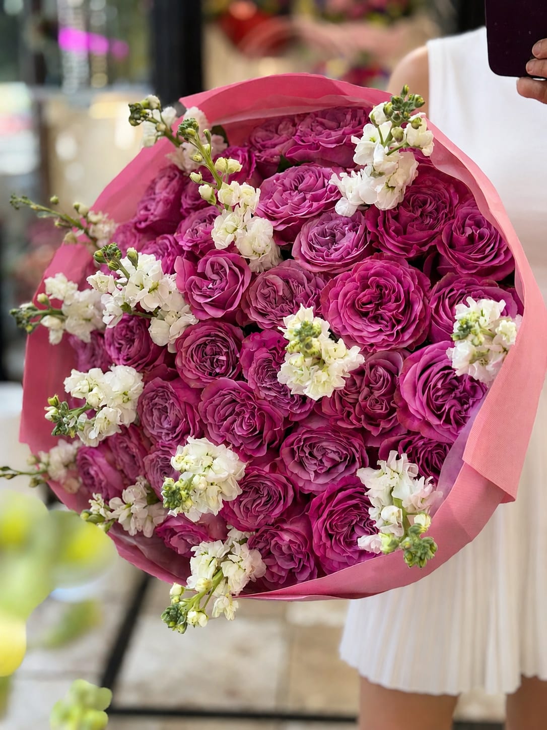 Violet Luxe Bouquet.        The photo shows the deluxe size. - The photo shows the standard size.