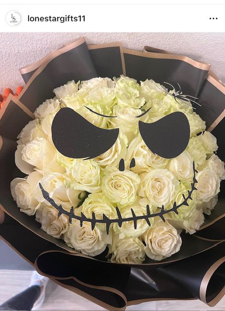 Jack Skellington - Straight from Halloween Town! This charming bouquet is made with elegant white roses forming the face of Jack Skellington, the Pumpkin King from The Nightmare Before Christmas.   A must-have for Tim Burton fans  Unique, spooky, and adorable  A hauntingly sweet gift!  3 dozen white