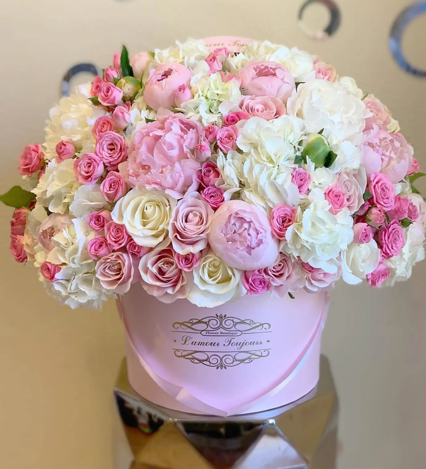 Pink and white rose bouquet in a pale pink hat box