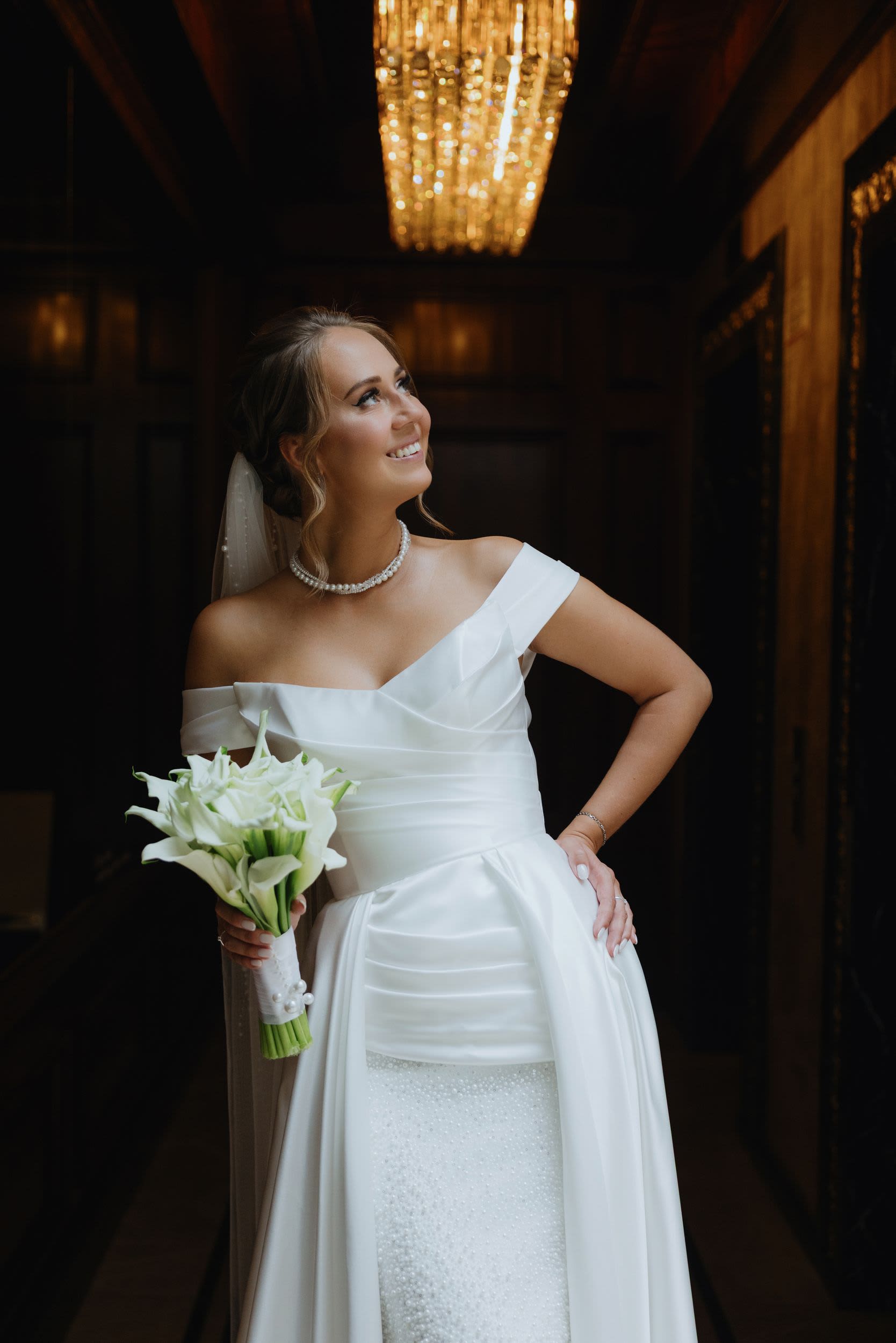 Bride holding a bouquet of white calla lilies