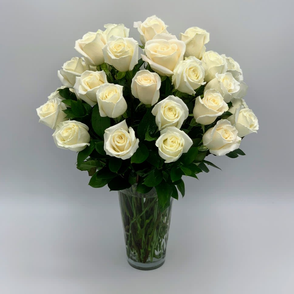 Bouquet of white roses in a clear glass vase