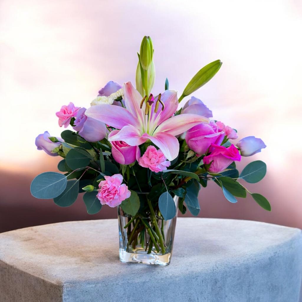 Coqueta Spring Bloom  - Its delicate and feminine style makes it the perfect choice for birthdays, romantic gestures, or simply to surprise someone with a charming and heartfelt gift