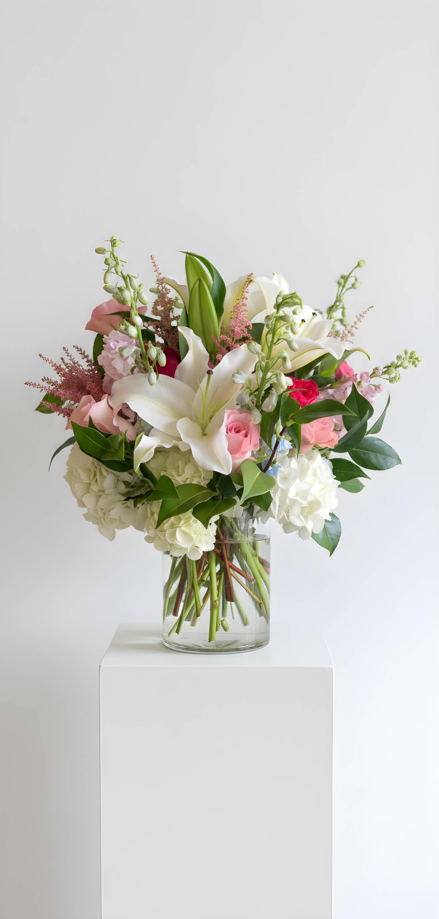 Lombard Street - An elegant mix of muted and pastel tones. The subtleness of this arrangement makes for the perfect gift for any occasion.