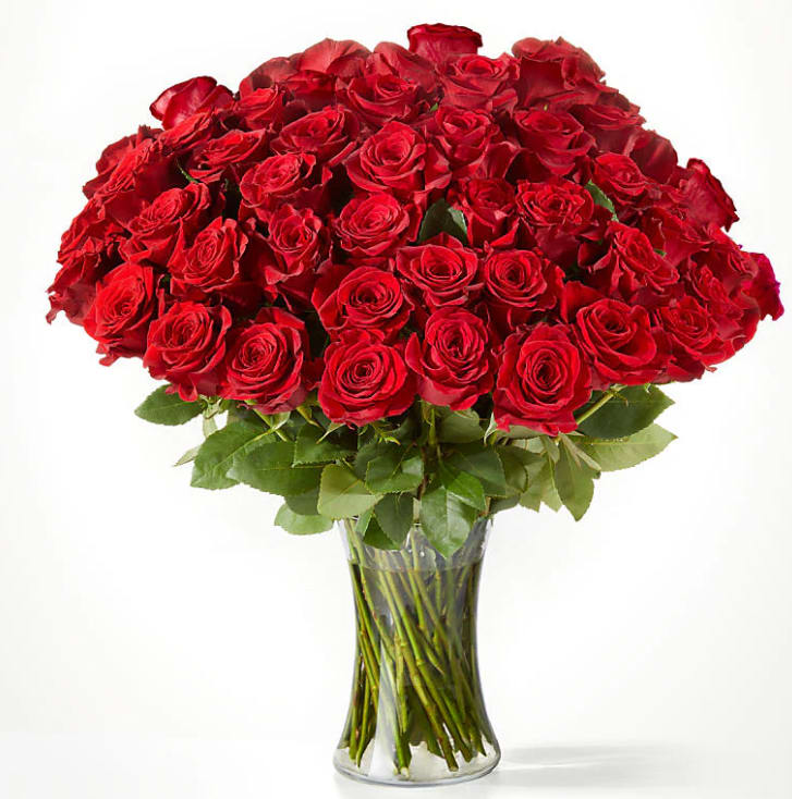 Bouquet of red roses in a clear glass vase