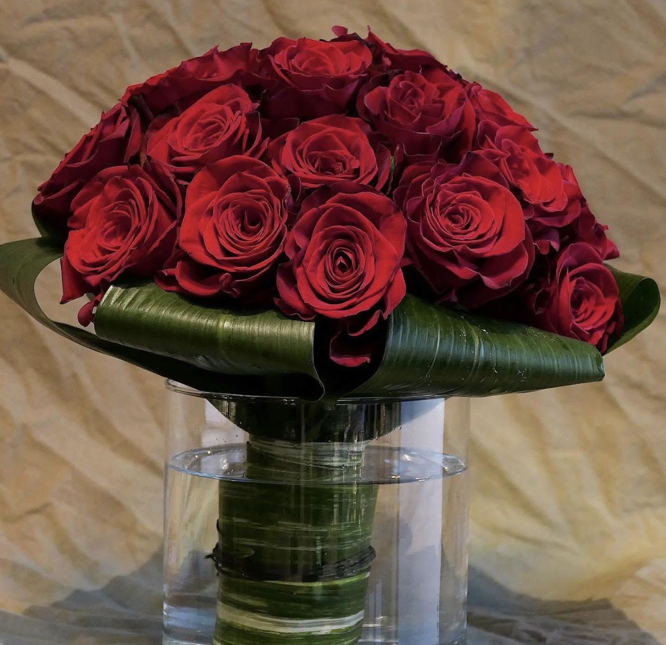 Bouquet of red roses in a clear glass vase