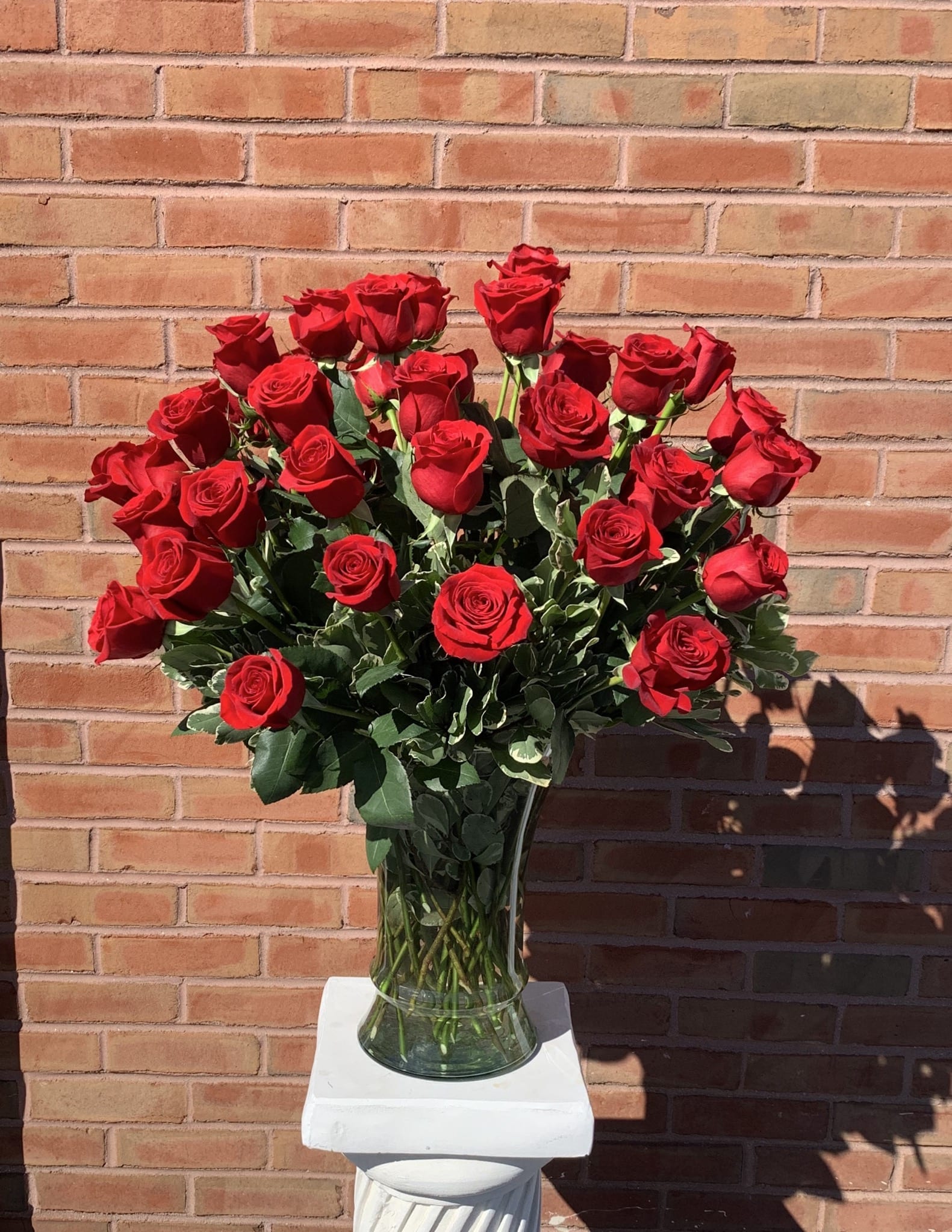 Bouquet of red roses in a clear glass vase