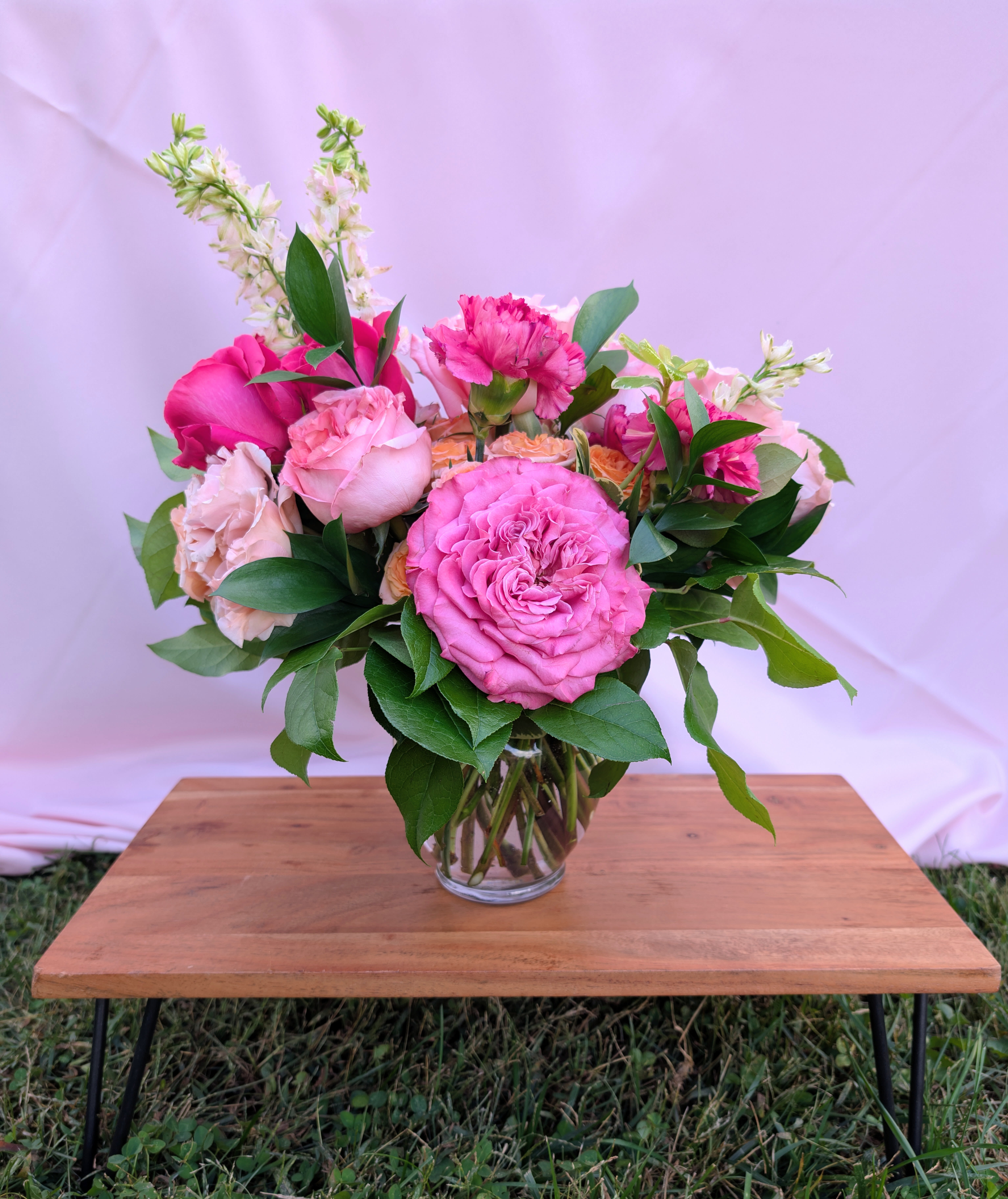 Pink rose bouquet in a clear glass vase