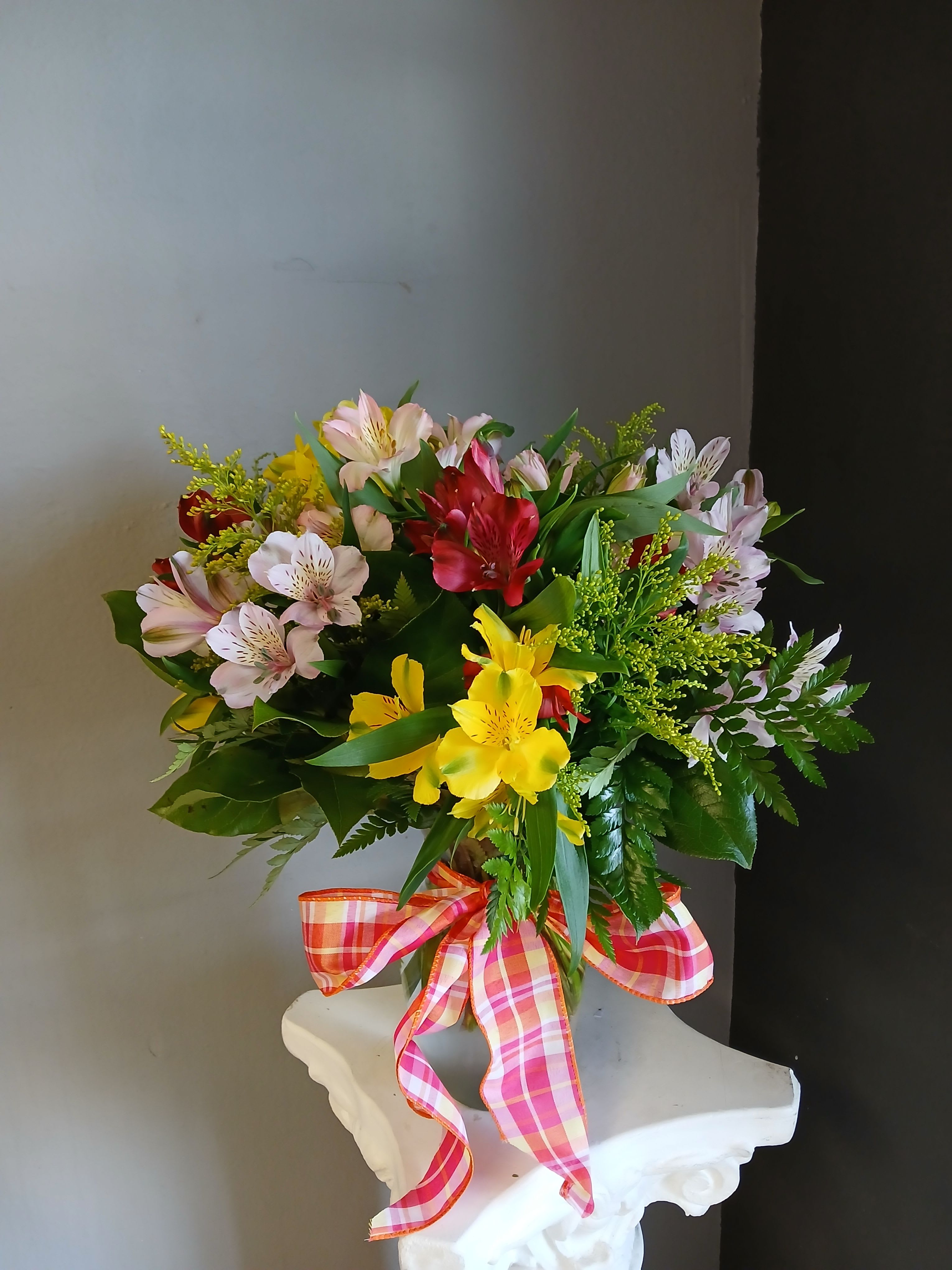Alstromeria - Dizzy Dozens - One dozen beautiful alstromeria designed in vase. Color and filler with be based on availability.
