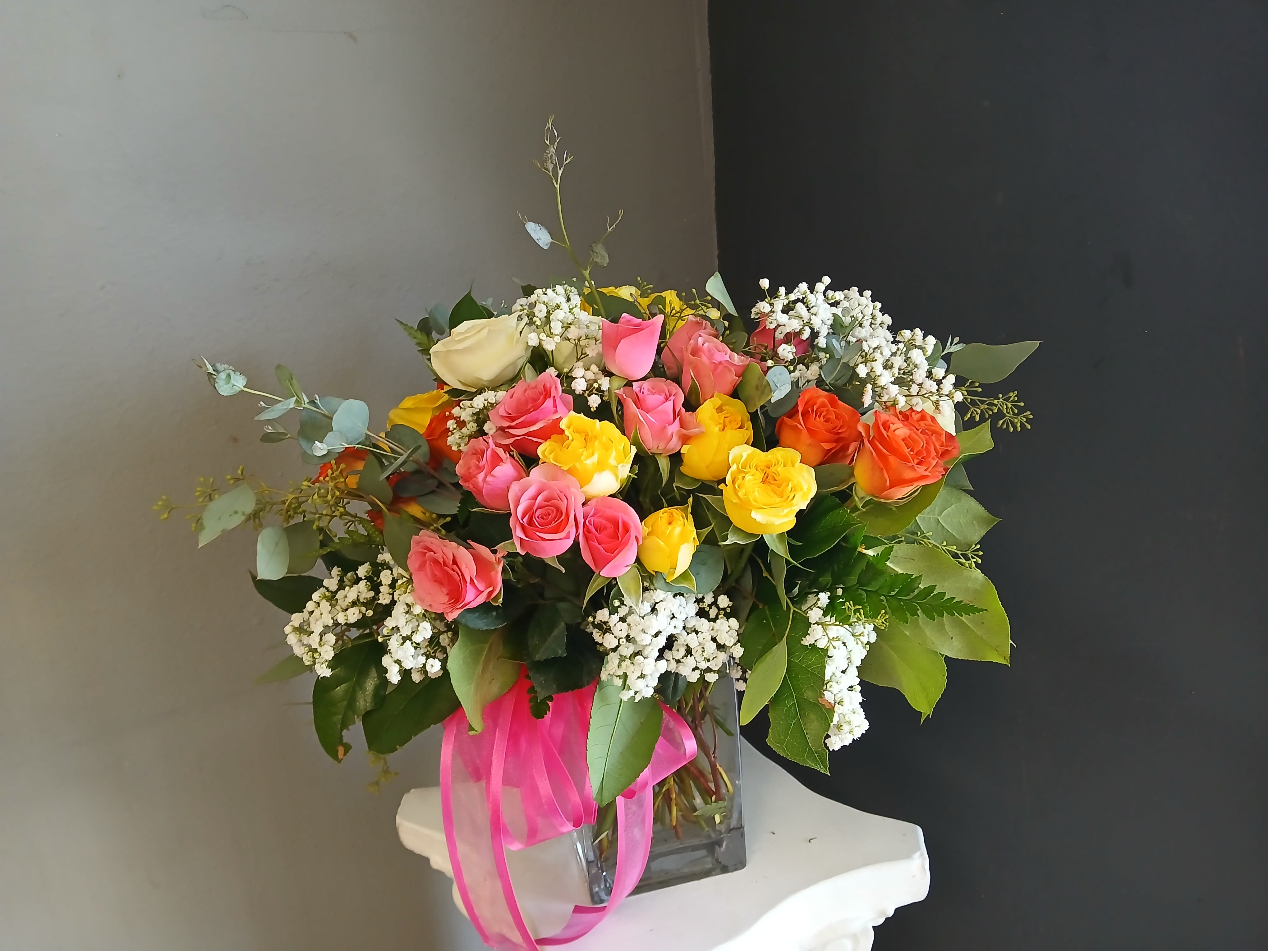 Spray Roses - Dizzy Dozen - A mixed color spray rose arrangement in a 8" vase. Colors will VARY. Usually 3-5 heads on a stem. 