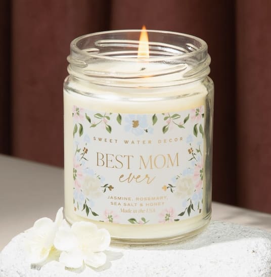 Best Mom Ever 9 oz Soy Candle  - Description SCENT NOTES: • Top: Lemon, Rosemary, Leafy Green • Middle: Jasmine, Lily, Honey, Violet • Base: Sea Salt, Amber, Musk  CANDLE INFO: • Volume: 9oz | 208g Net Weight | 2.75x2.75x3.5" • Burn Time: 40+ Hours • Wick: 100% Cotton (Lead and Zinc Free) • Wax: Proprietary Soy Based Wax Blend | Vegan, Non-GMO, Kosher • Premium Fragrance Oil • Gluten Free, Phthalate Free, Non-Toxic • Patterned Label w/ Gold Foil Accents • Made in Pittsburgh, PA