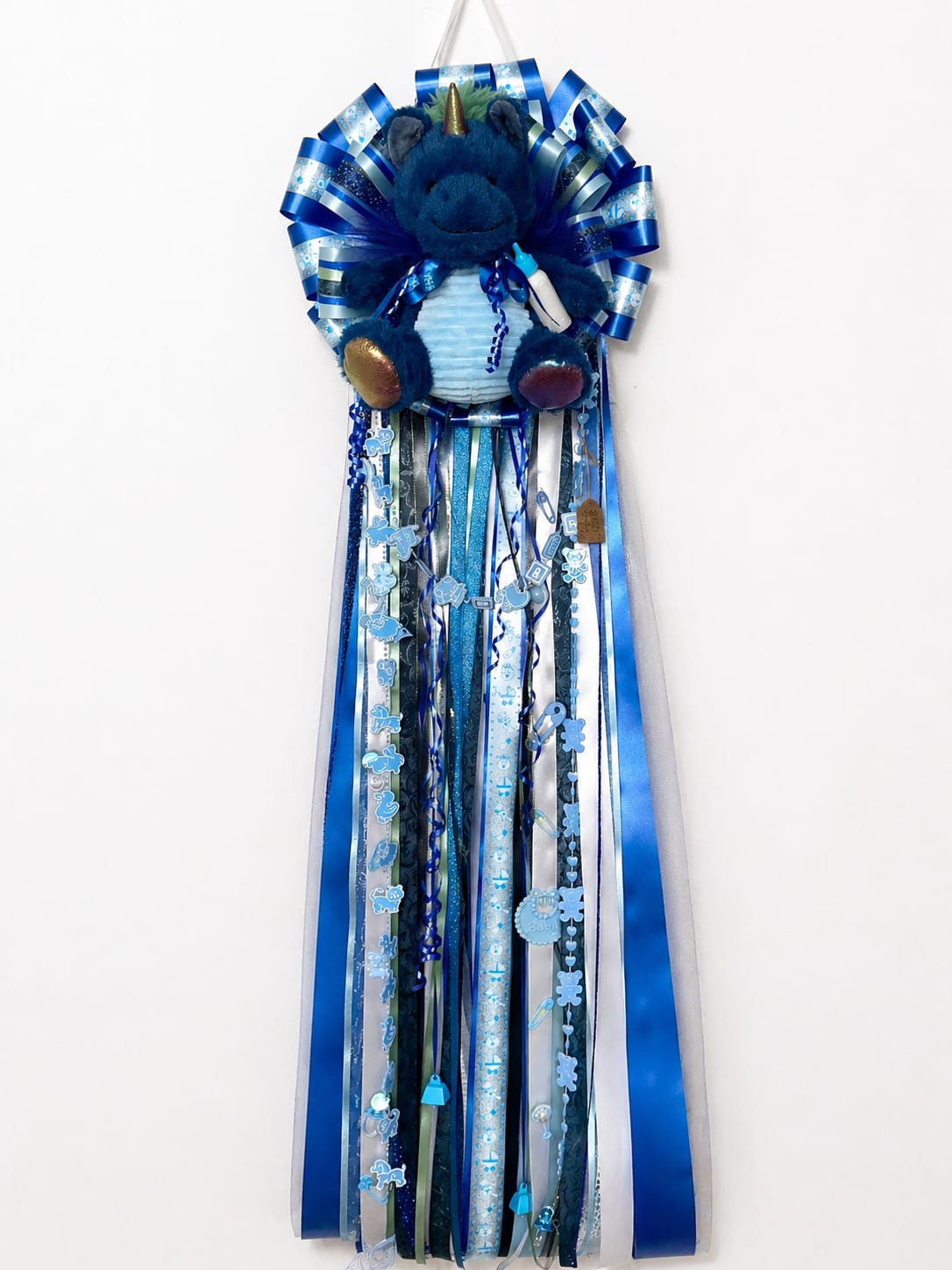 Cute Dragon Baby Boy Mum - Perfect for your baby shower or to hang on a door. Also, makes an excellent gift for mom and baby's hospital door. 