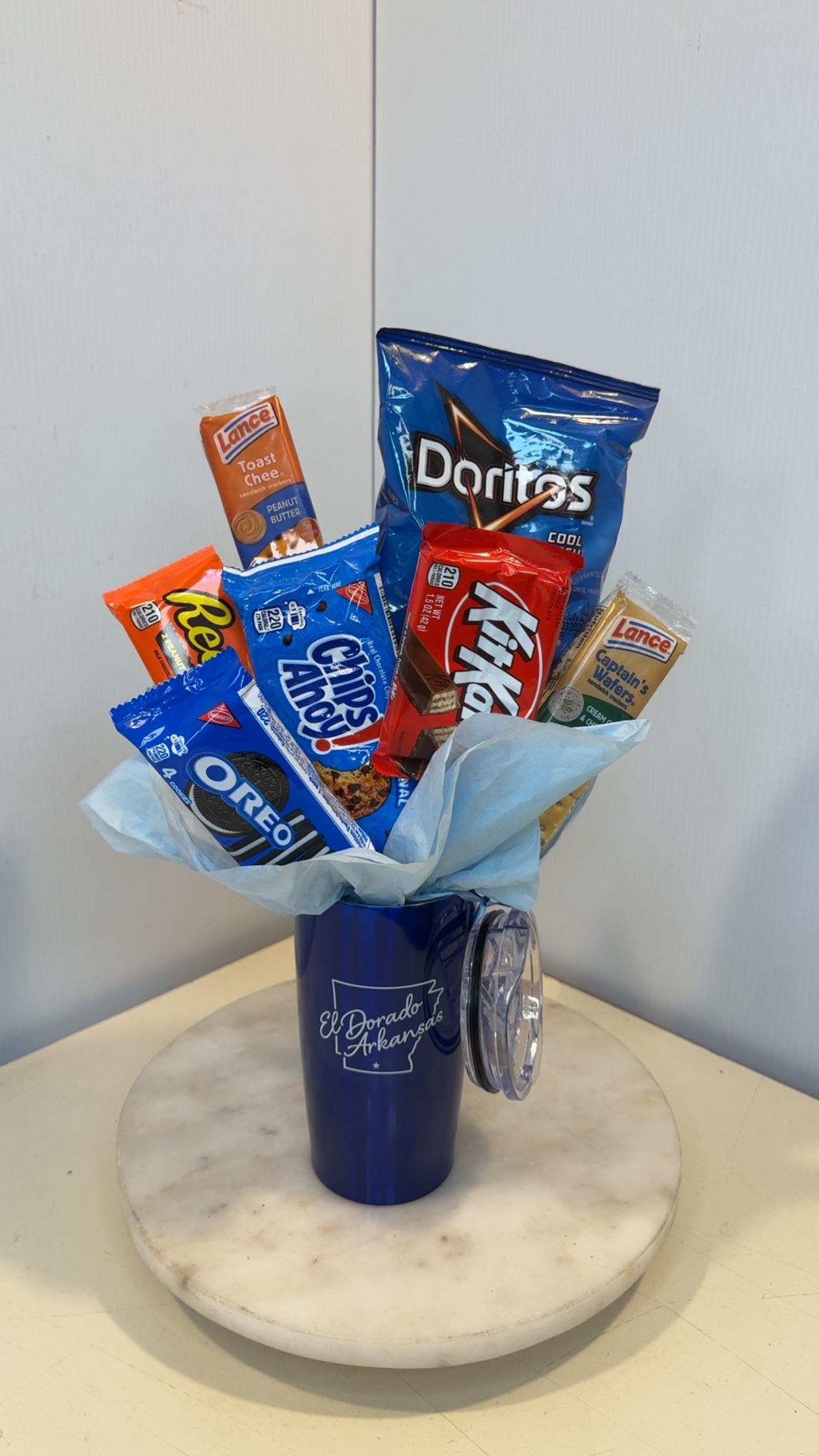 Tumbler's Snack Pack - These snack packs is loaded with some of fans favorite treats, prefect for Father's Day, just because, or birthdays. Tumblers comes in blue, red, white and black.
