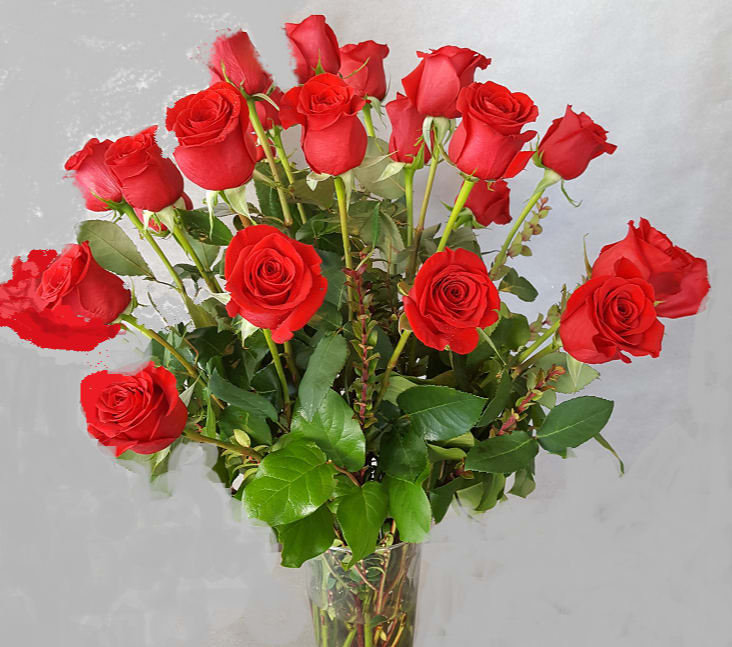 Bouquet of red roses in a clear glass vase