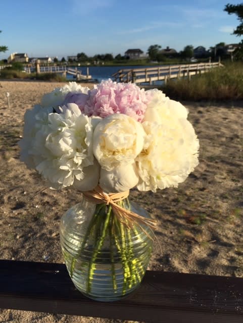 Peonies Claire - Beautiful arrangement of White Peonies with a touch of pink ! 