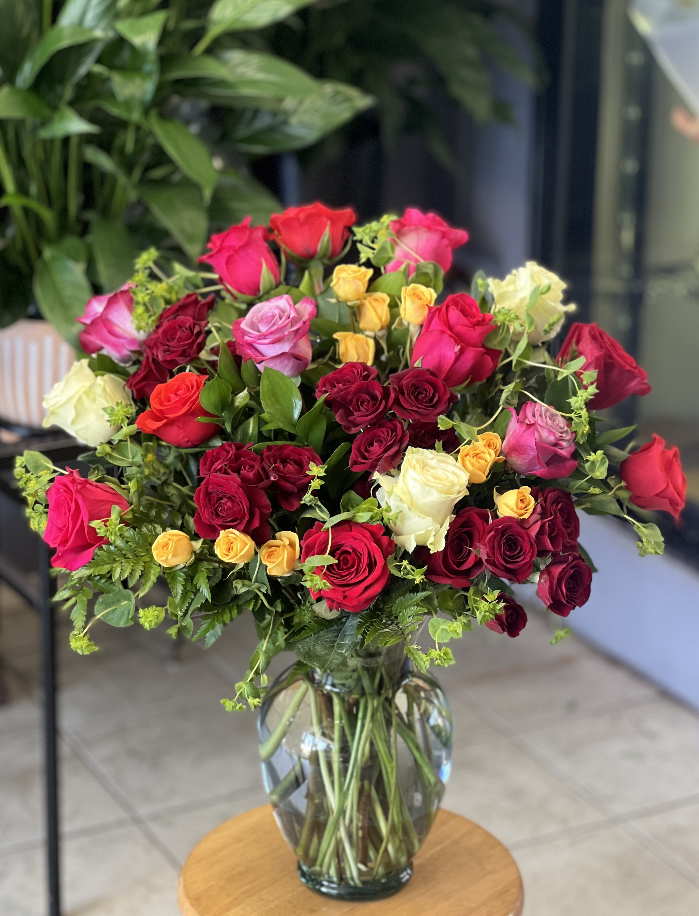 Mixed roses in a clear glass vase