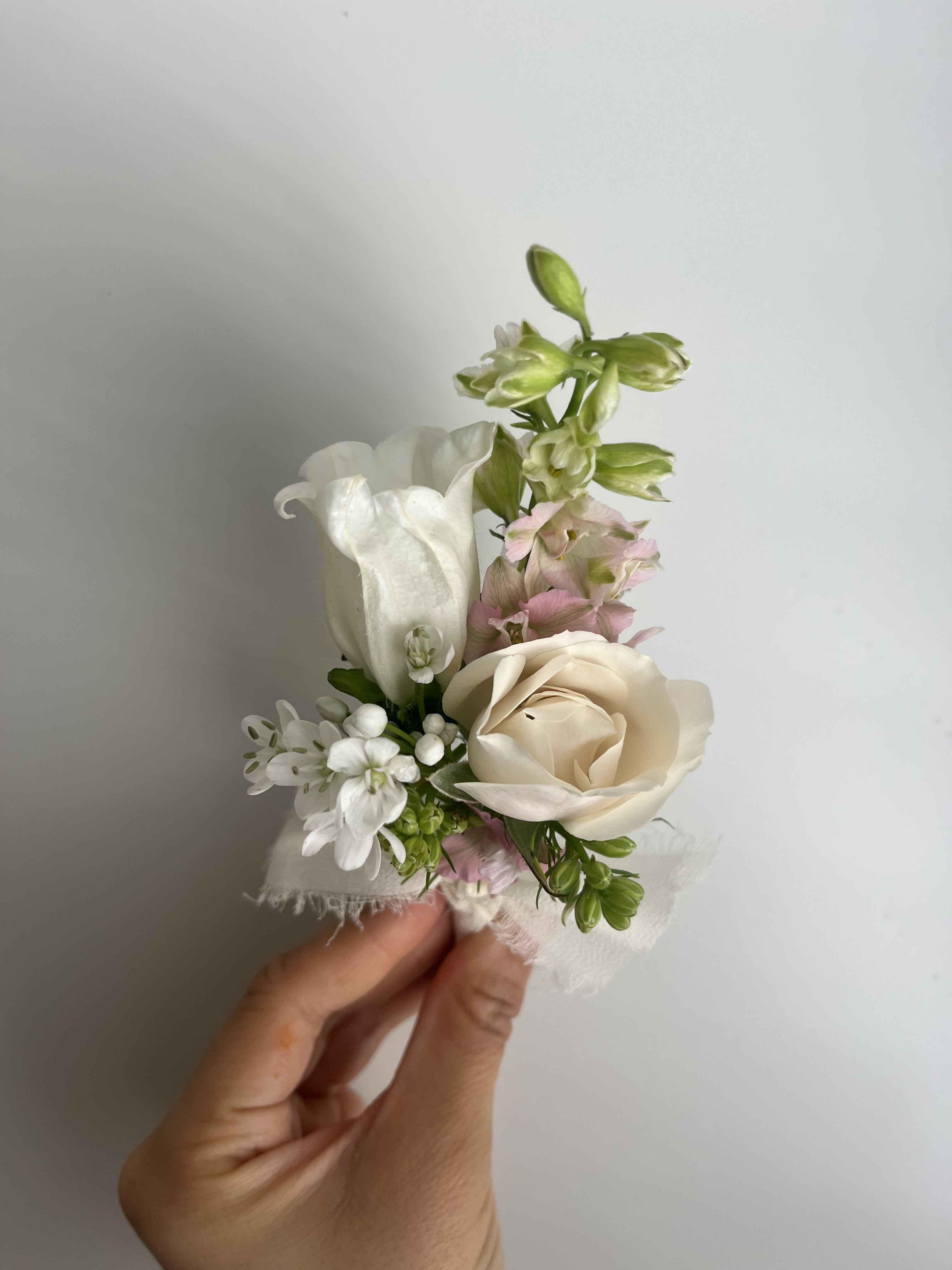 Boutonniere - Pin boutonniere with silk ribbon for prom or other occasions. Please call the shop to customize the color of the flowers and ribbon.