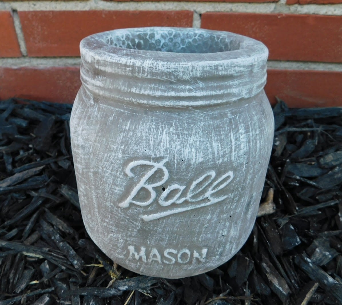 Small Jar pot - A small pot in the shape of a jar to add to a rustic/country feel.