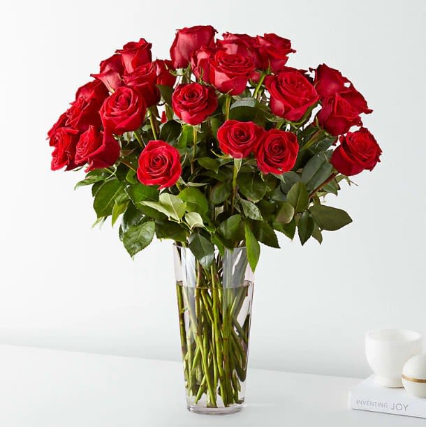 Bouquet of red roses in a clear glass vase