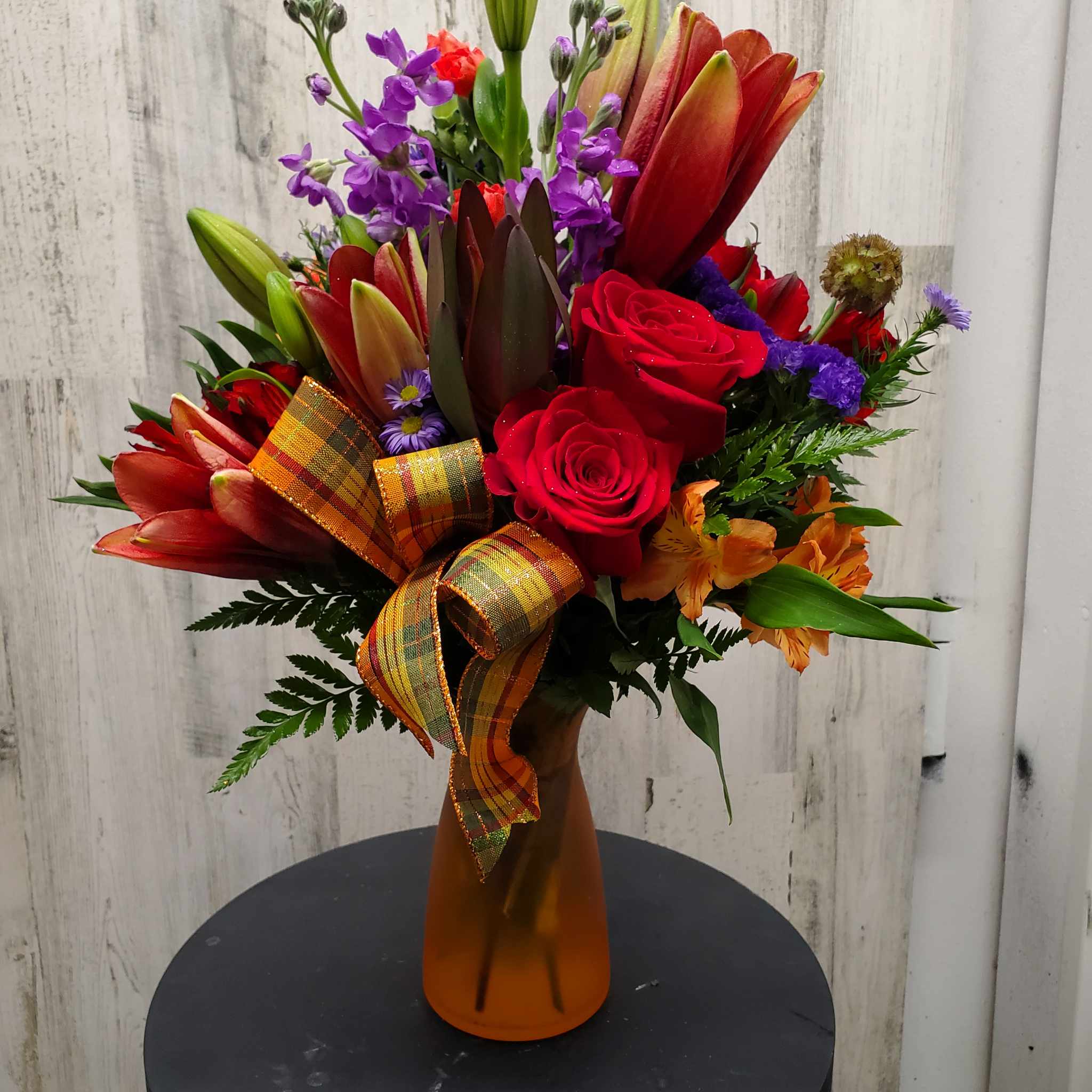 Scottlyn - Fall colors in frosted fall vase