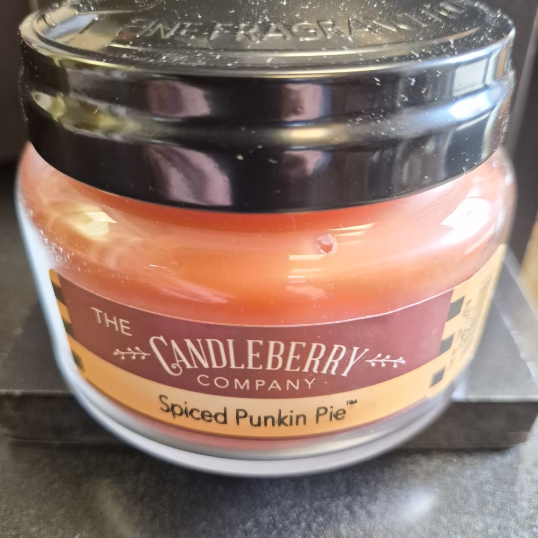 Jar candle labeled Spiced Punkin Pie