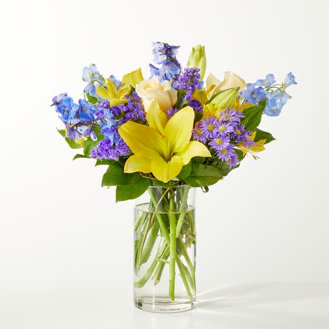 Limoncello Bouquet - Refreshing and vibrant, this zesty floral arrangement is expertly arranged to create a lively and uplifting display.