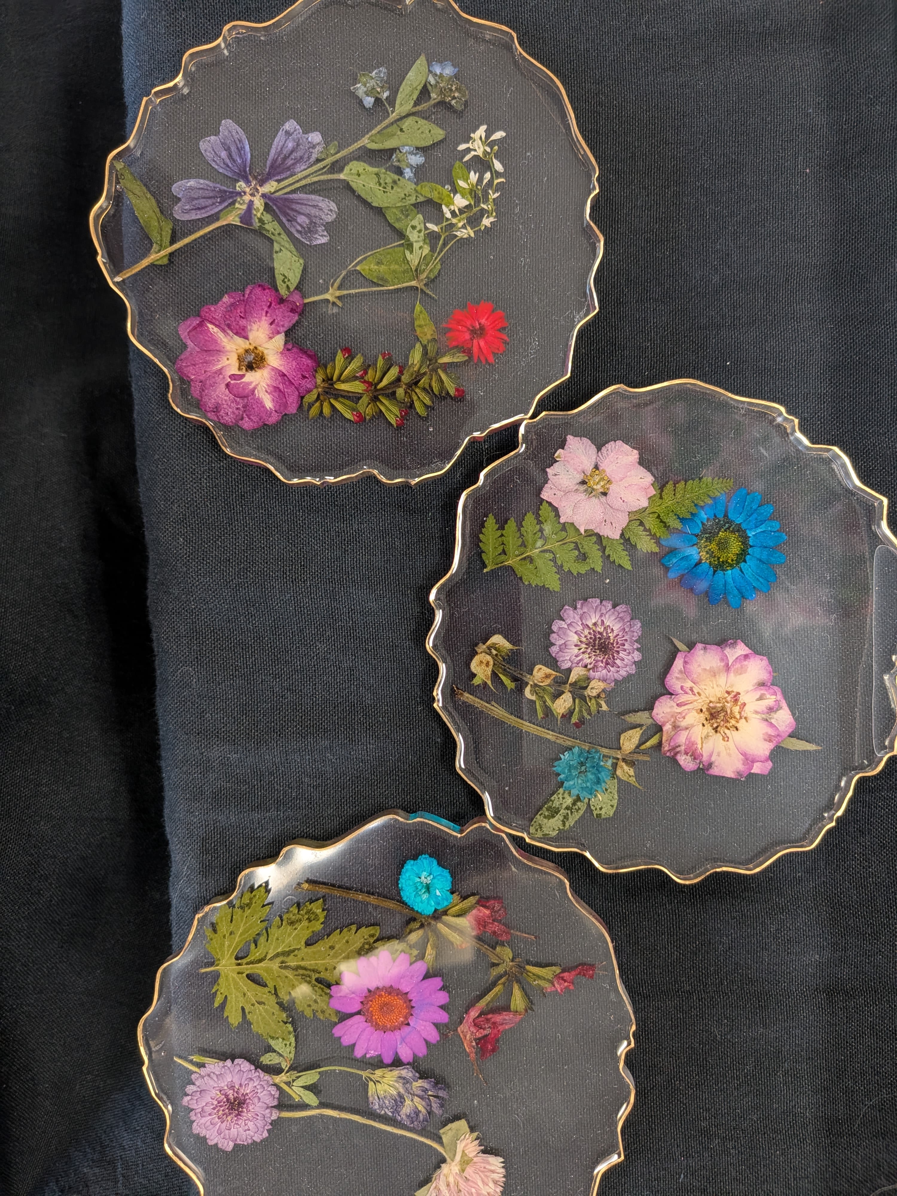 Resin coasters with preserved flowers - Resin coasters with dried flowers. 
