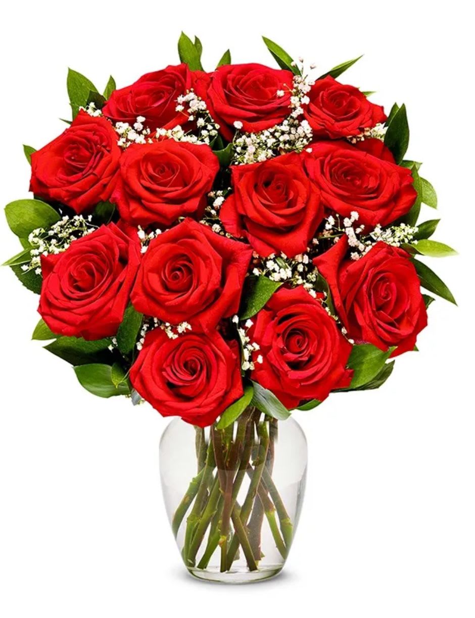 Bouquet of red roses with baby's breath in a clear glass vase