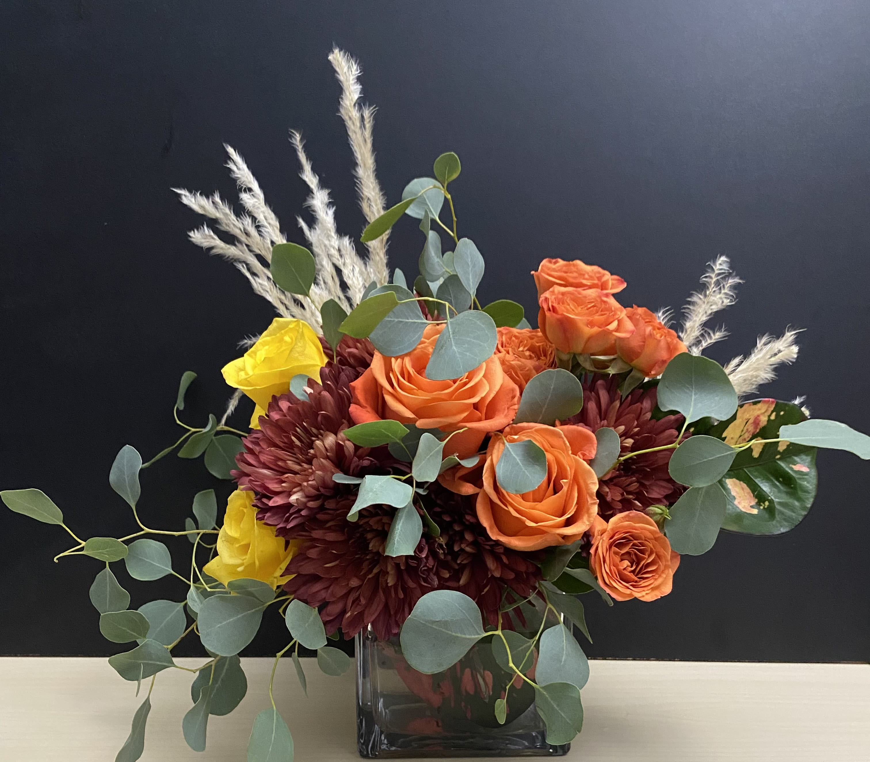 Season Racing  - Roses, Moms, green in 5x5 square glass vase 
