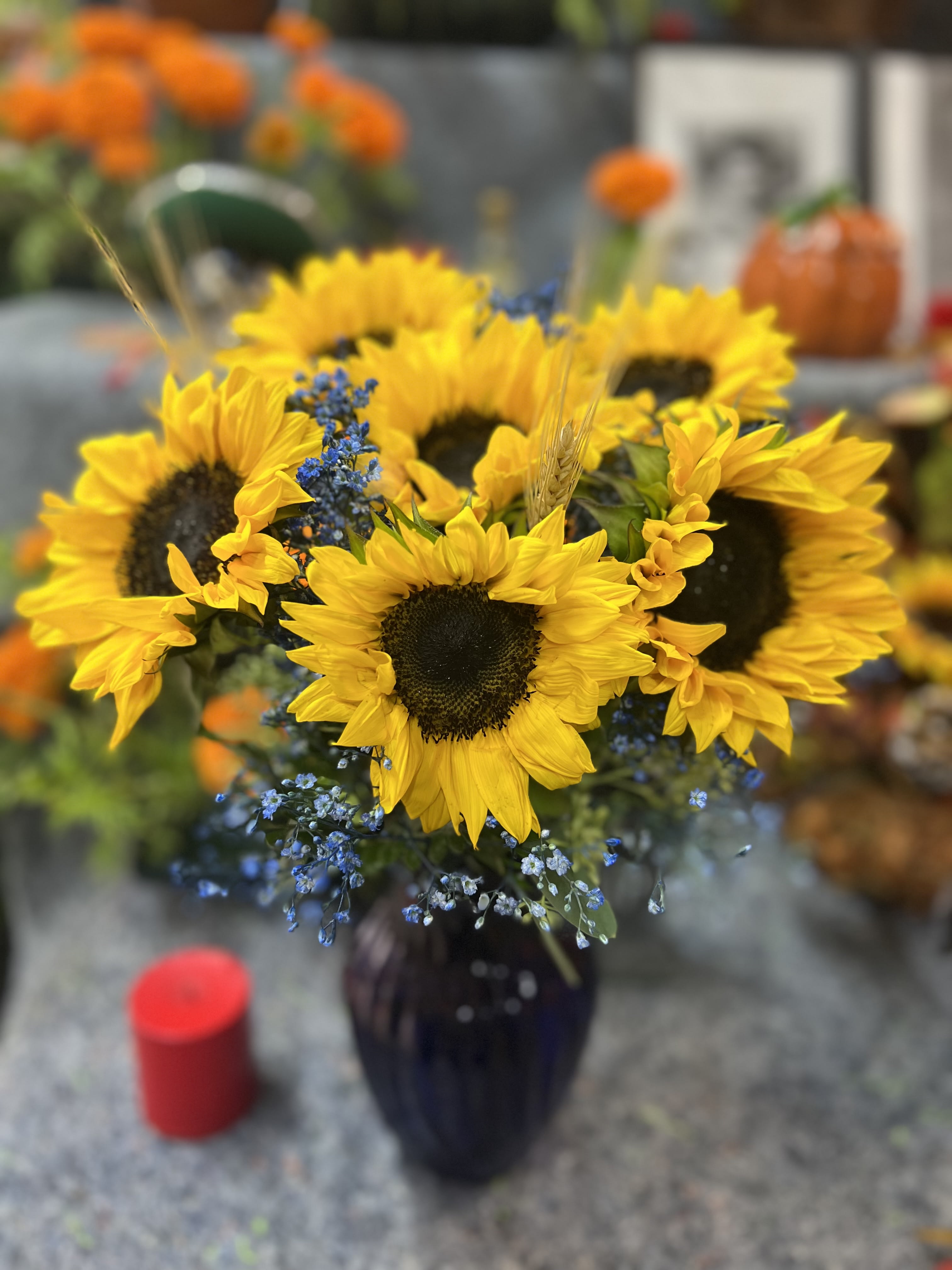 Bouquet of yellow sunflowers in a dark vase