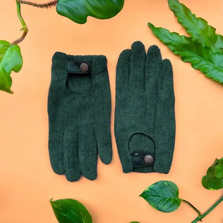 Leaf Cleaning Gloves - Cleaning your leaves has never been easier! Our high-quality microfibre Leaf Cleaning Gloves are the simplest way to shine, clean, and enhance leaves of all sizes! Save time and reduce waste; these are reusable, universally sized and machine washable. WIN, WIN, WIN!  
