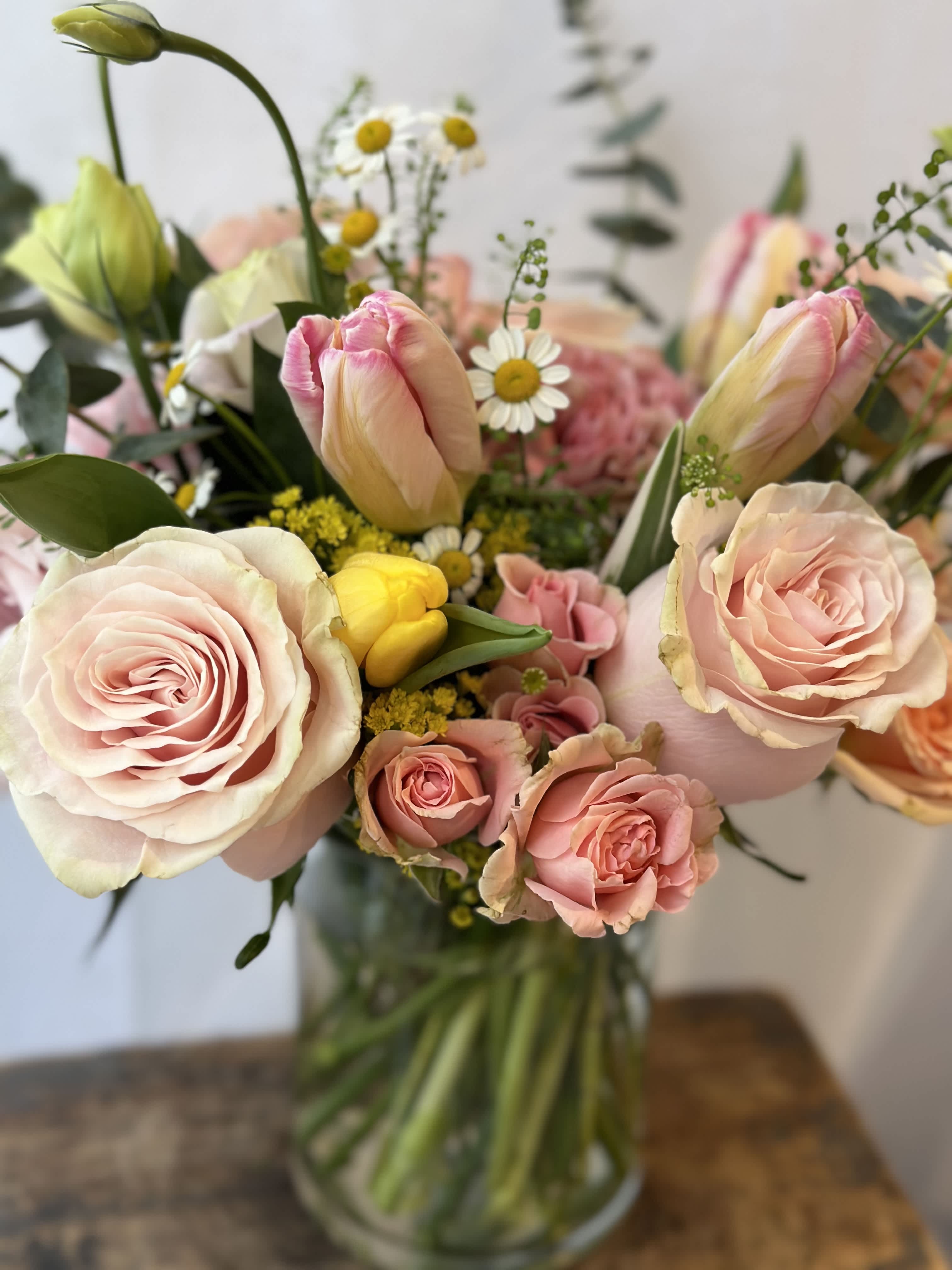 Sun Kiss - Send some sunshine! A very cute design in a clear vase with pink roses, tulips and yellow chamomile.